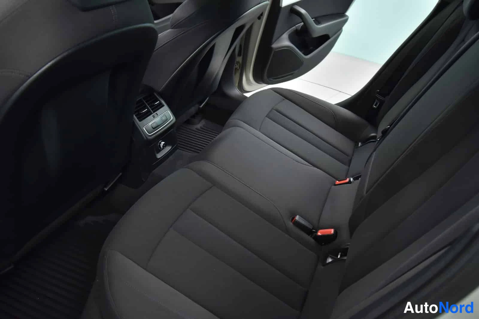 Hopea Audi A4 allroad quattro 2017, takaistuimet, kuva 15