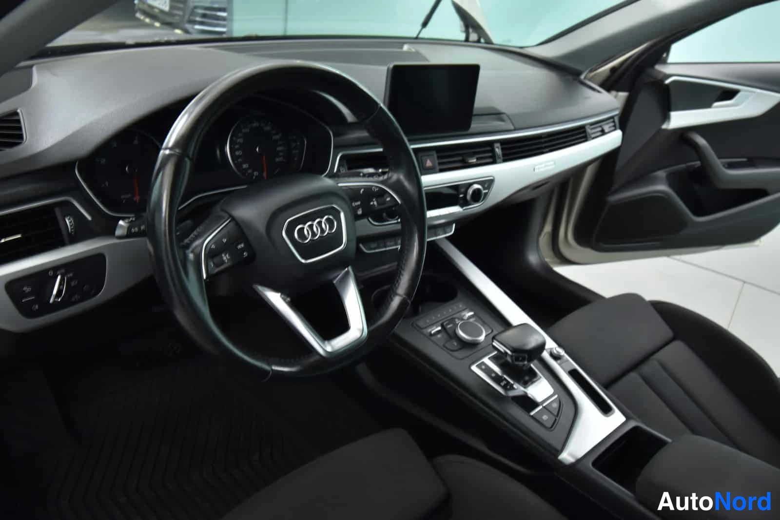 Hopea Audi A4 allroad quattro 2017, ohjaamo, kuva 12