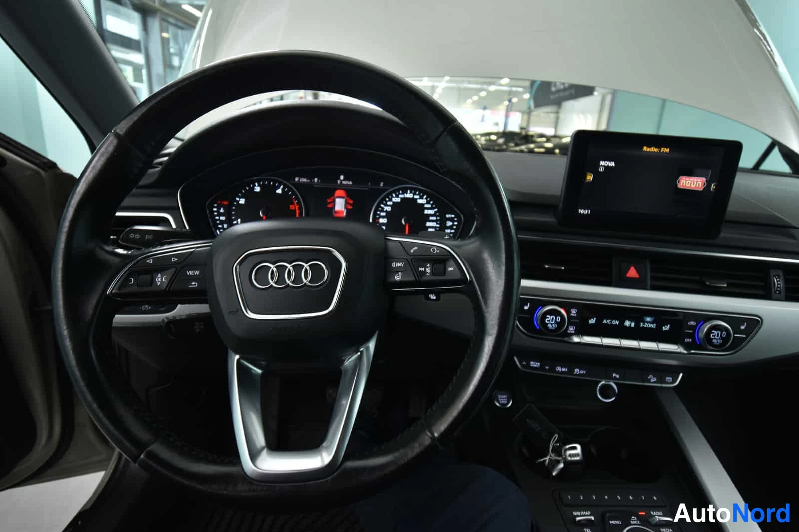 Hopea Audi A4 allroad quattro 2017, ohjaamo, kuva 13