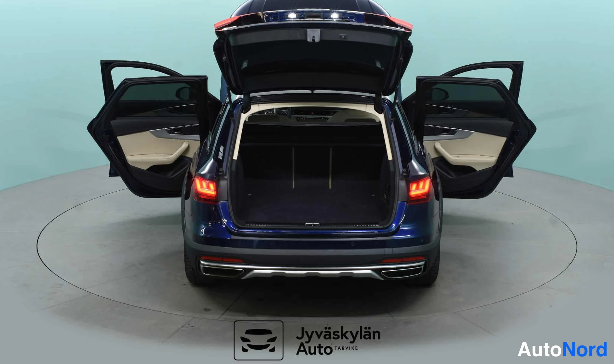Sininen Audi A4 allroad quattro 2021, takaa, kuva 22
