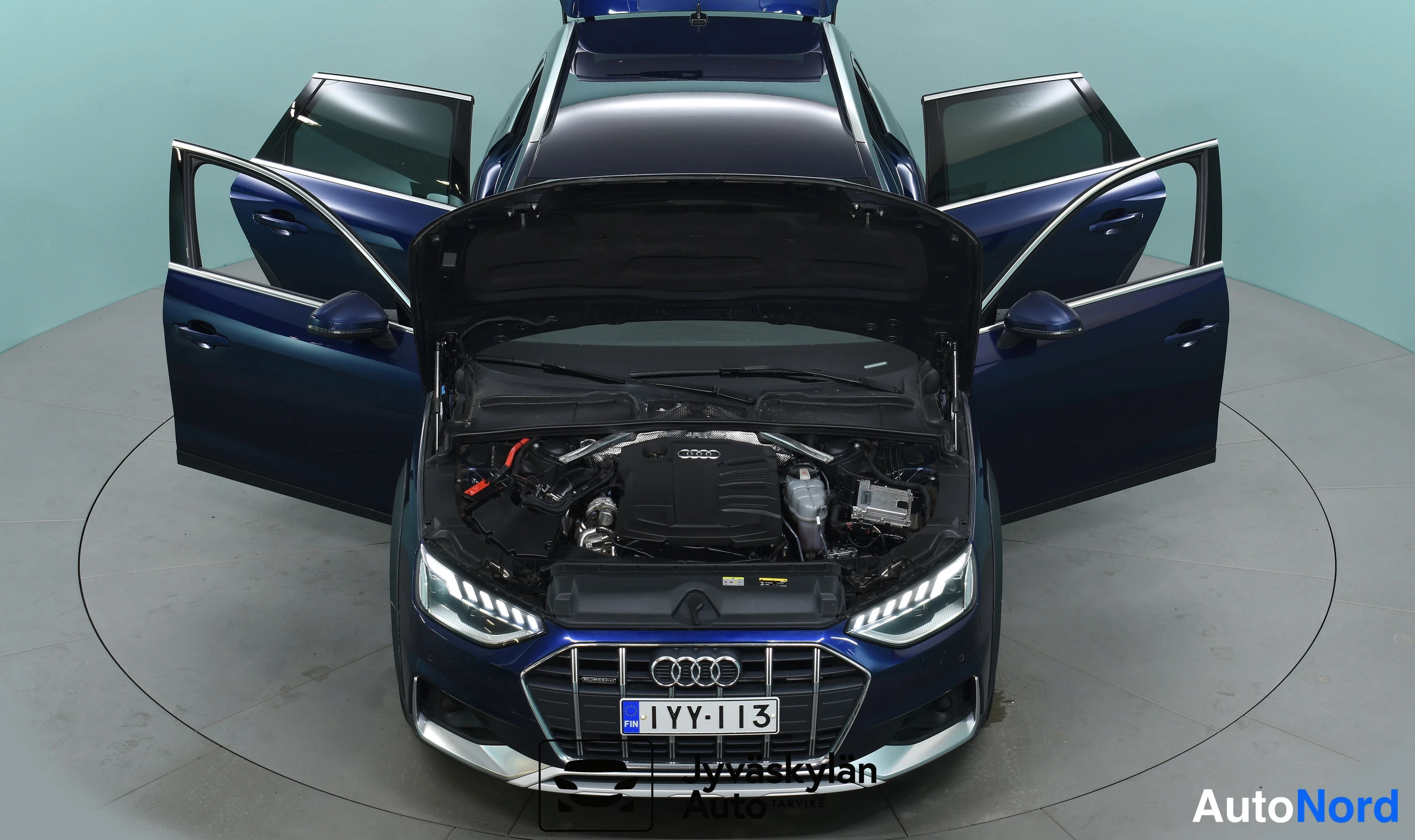 Sininen Audi A4 allroad quattro 2021, edestä, kuva 9