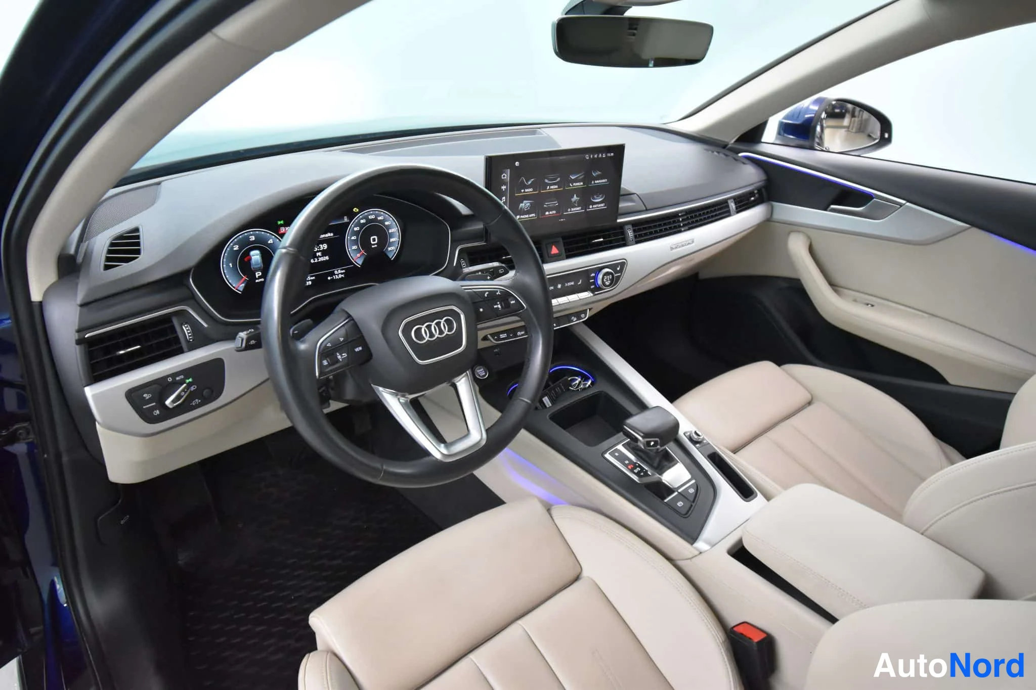 Sininen Audi A4 allroad quattro 2021, ohjaamo, kuva 28