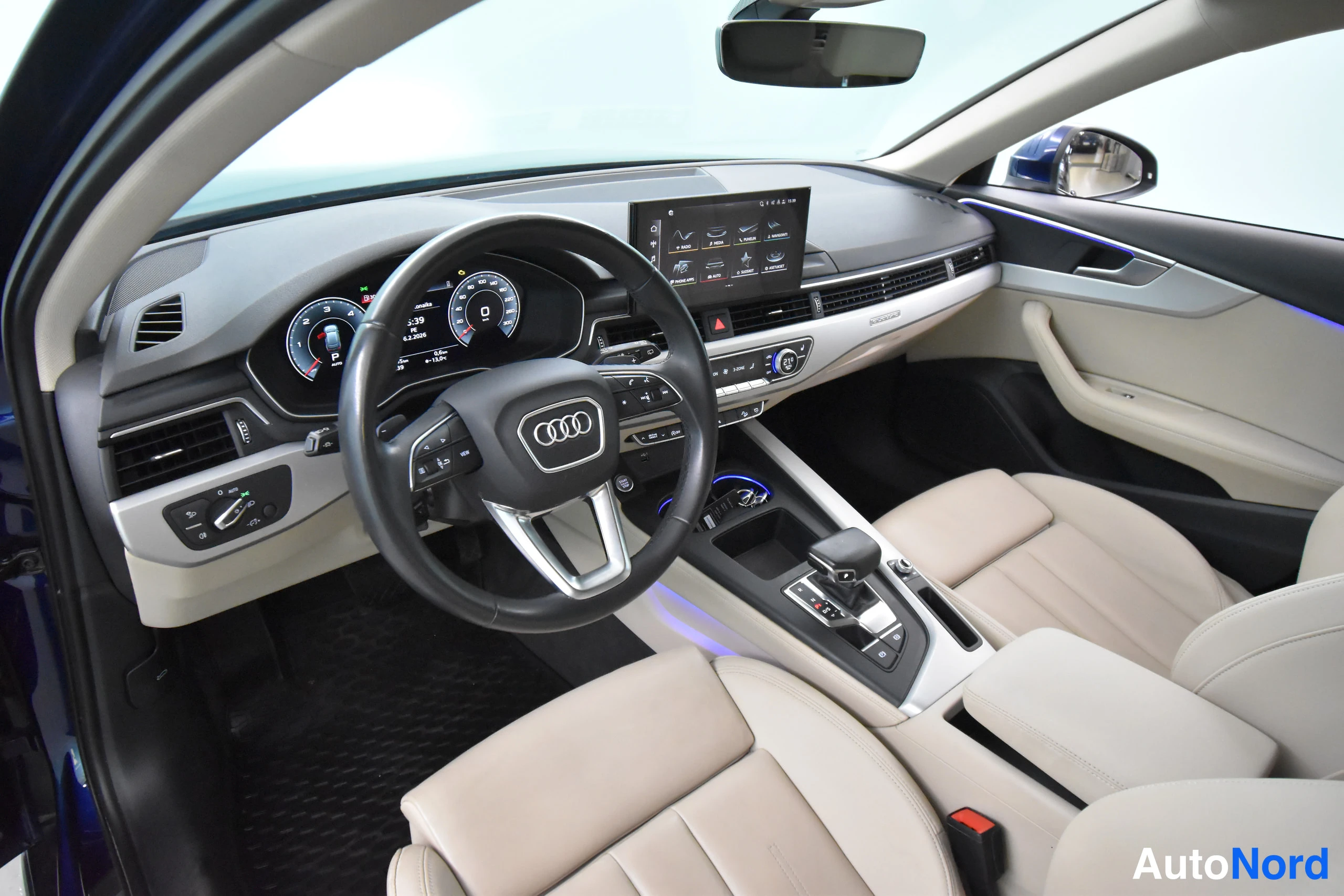 Sininen Audi A4 allroad quattro 2021, ohjaamo, kuva 29