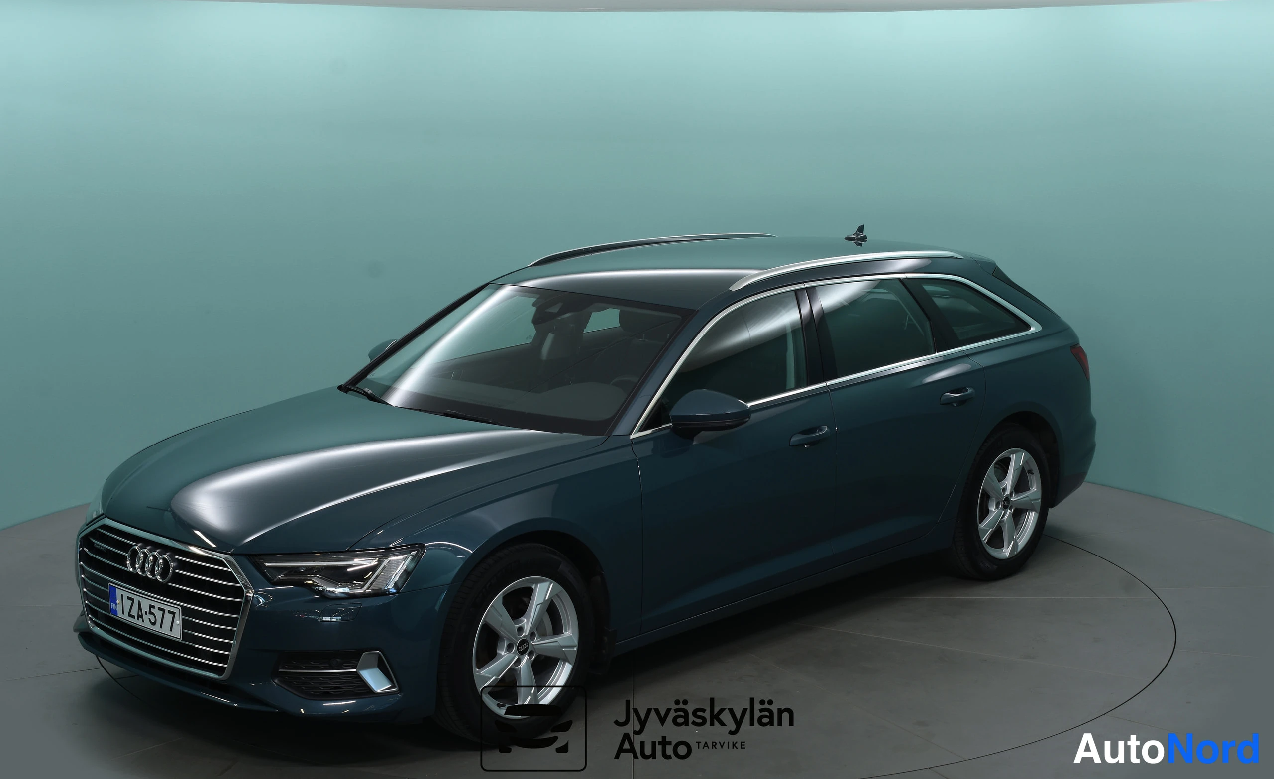 Vihreä Audi A6 2020, etuviisto, keula vasemmalle, kuva 2