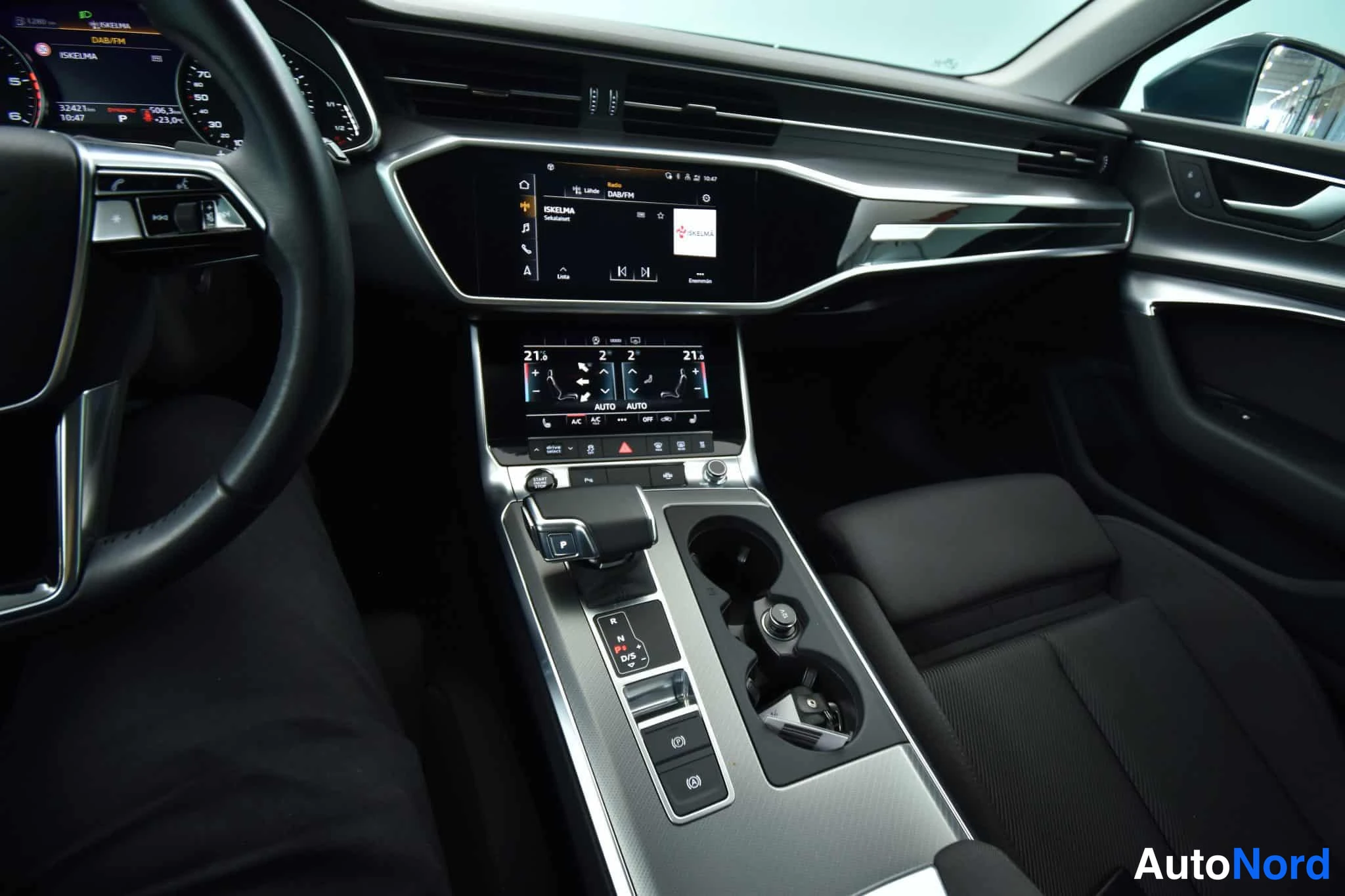 Vihreä Audi A6 2020, ohjaamo, kuva 9