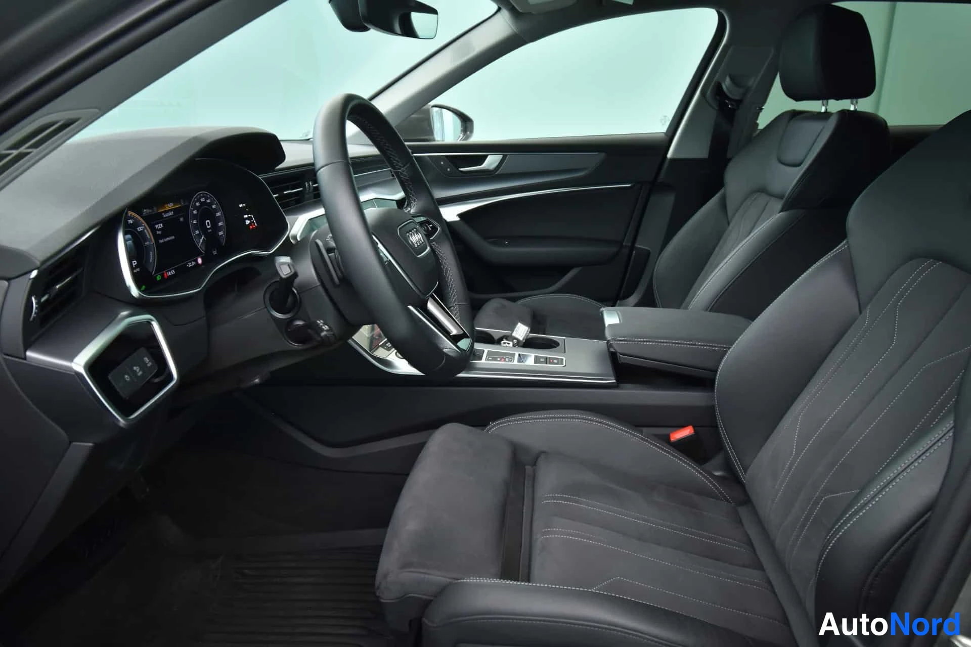 Harmaa Audi A6 2024, ohjaamo, kuva 16