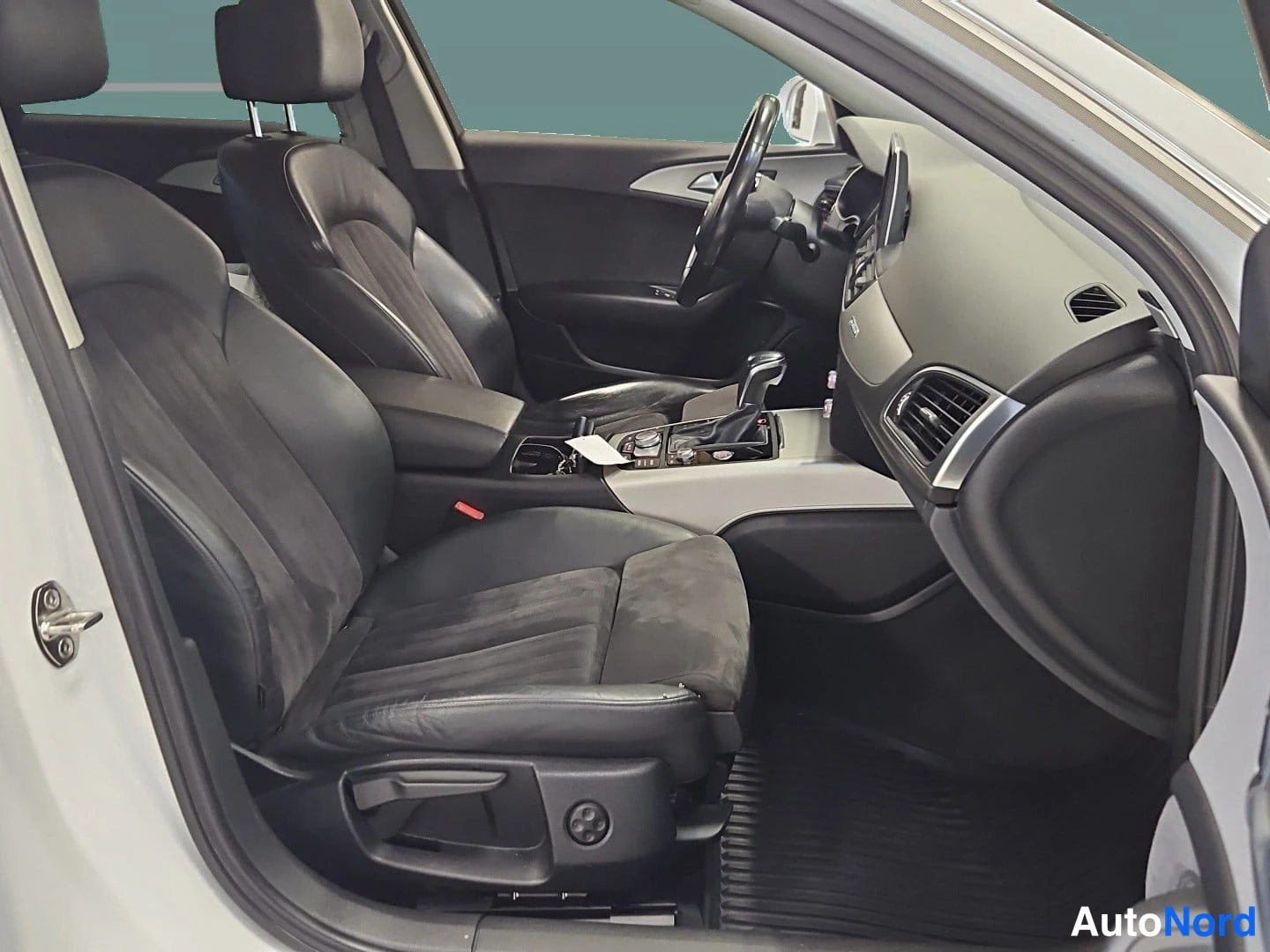 Valkoinen Audi A6 2018, etuistuimet, kuva 14