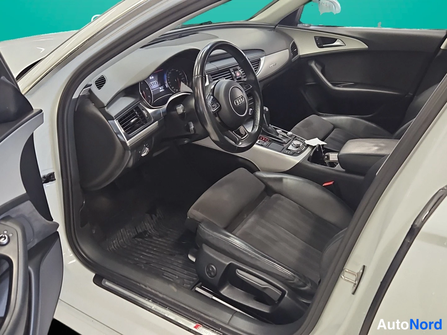 Valkoinen Audi A6 2018, ohjaamo, kuva 12