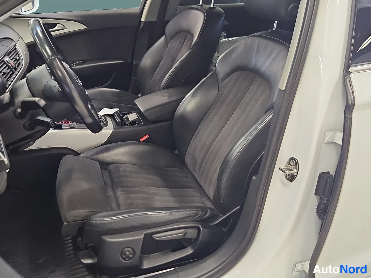Valkoinen Audi A6 2018, etuistuimet, kuva 13