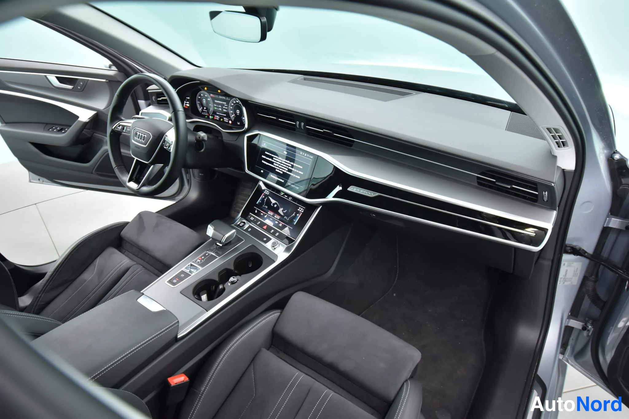 Hopea Audi A6 Avant 2024, ohjaamo, kuva 19