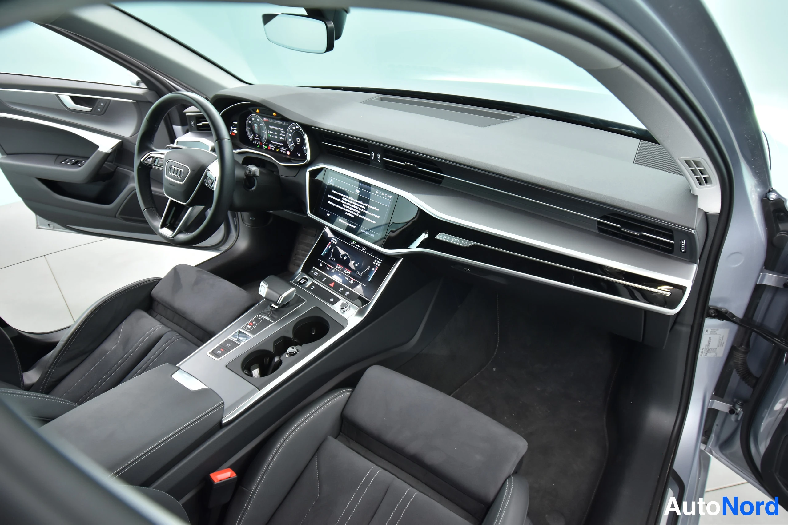 Hopea Audi A6 Avant 2024, ohjaamo, kuva 20