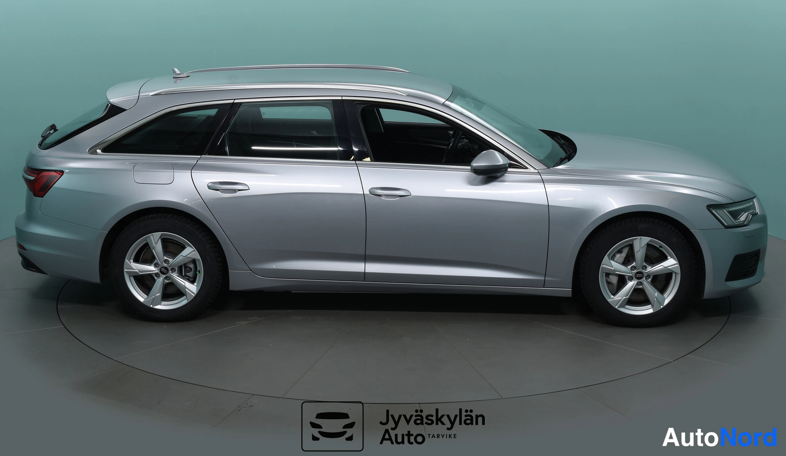 Hopea Audi A6 Avant 2024, etuviisto, keula oikealle, kuva 3