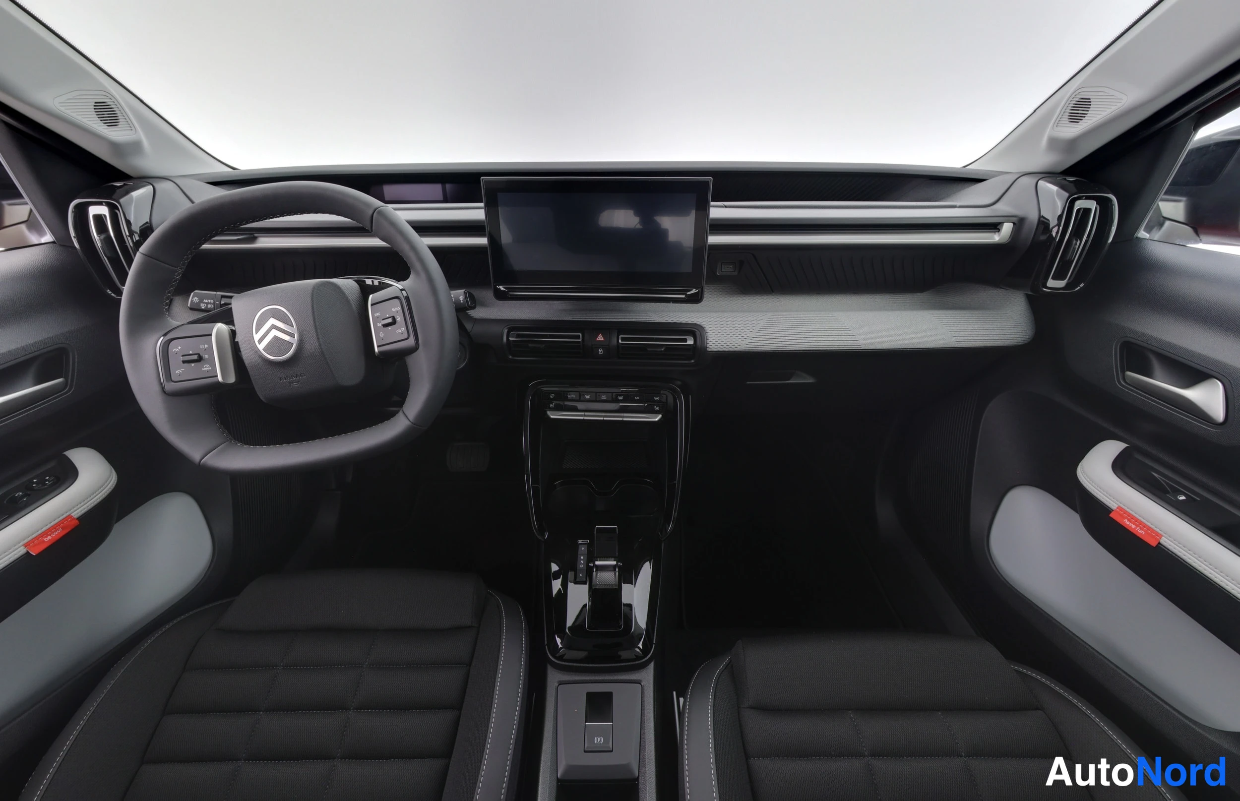 Punainen Citroen e-C3 Aircross 2026, ohjaamo, kuva 16