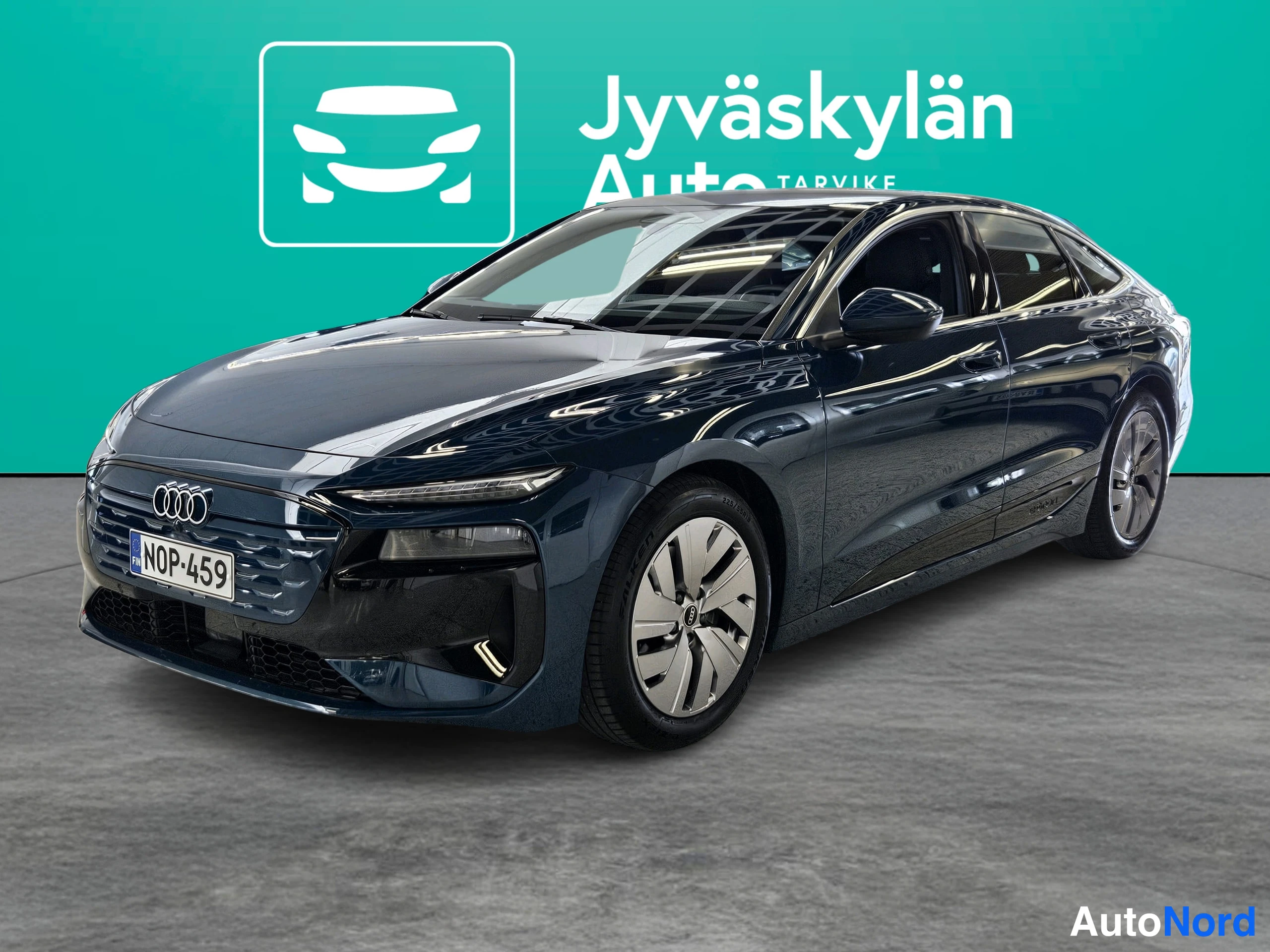 Blå Audi A6 e-tron 2026, snett framifrån, fronten åt vänster, bild 6