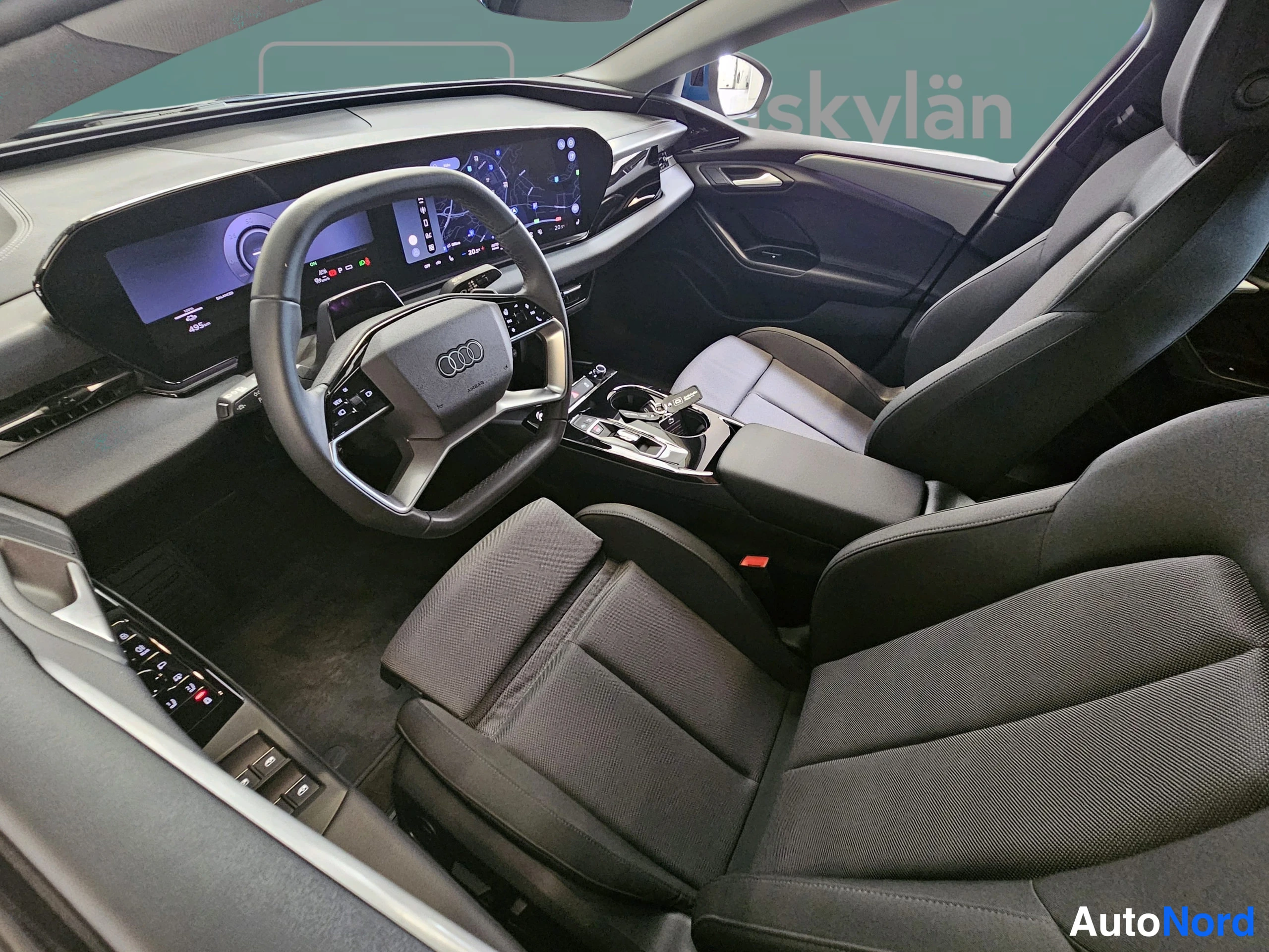 Blå Audi A6 e-tron 2026, förarplats, bild 27