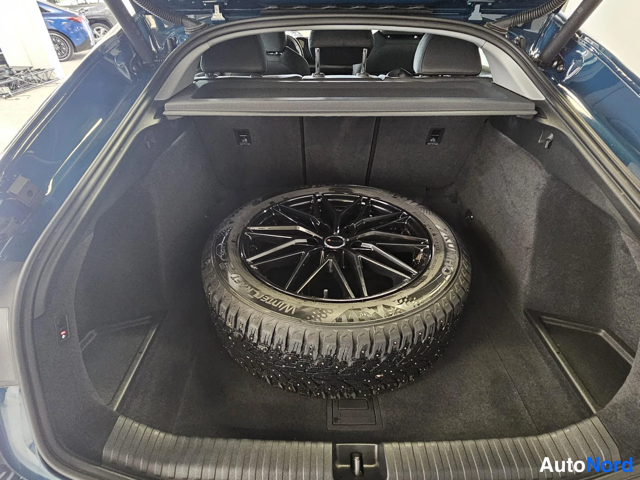 Blå Audi A6 e-tron 2026, bagageutrymme, bild 30