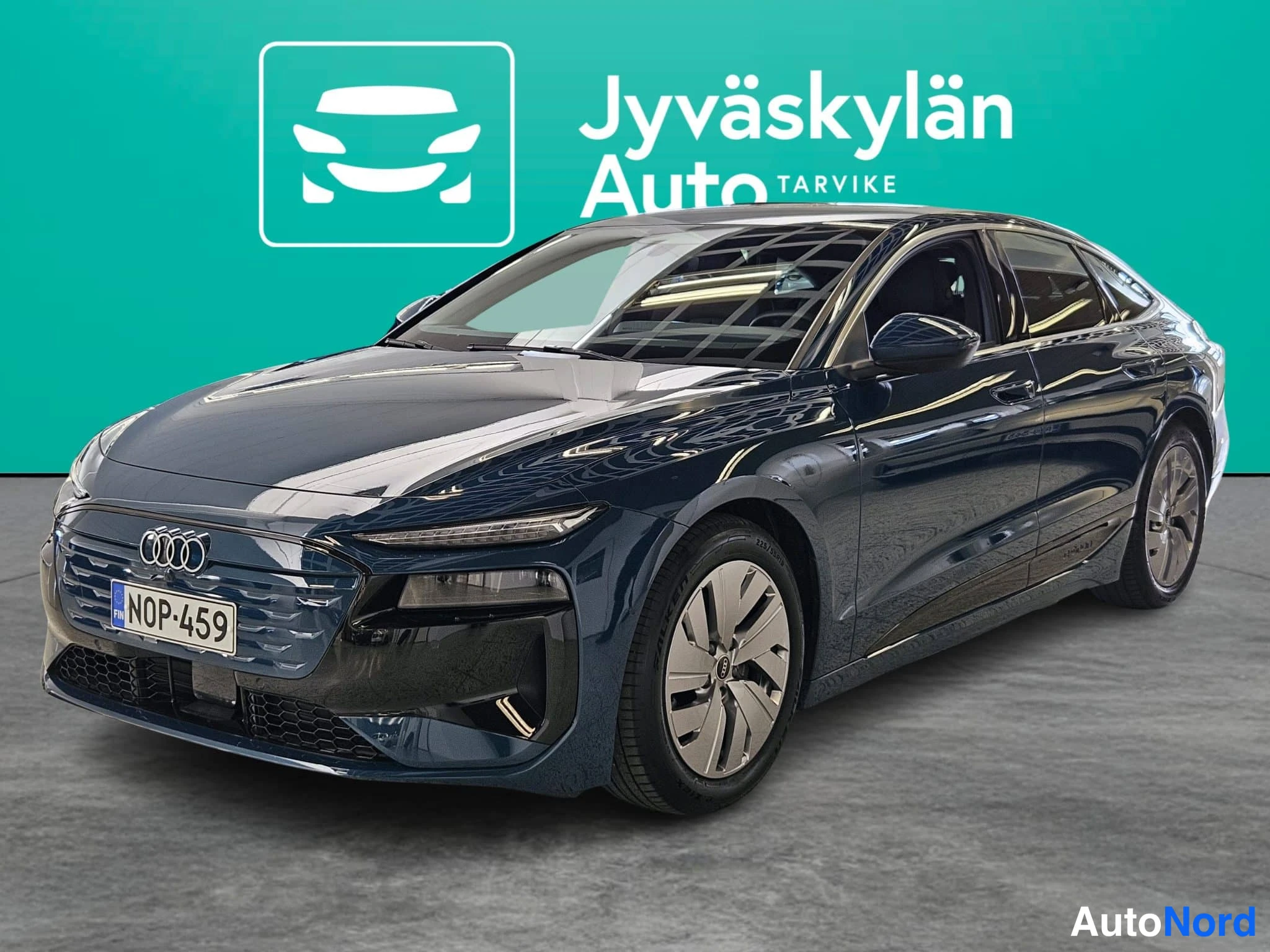 Blå Audi A6 e-tron 2026, snett framifrån, fronten åt vänster, bild 2