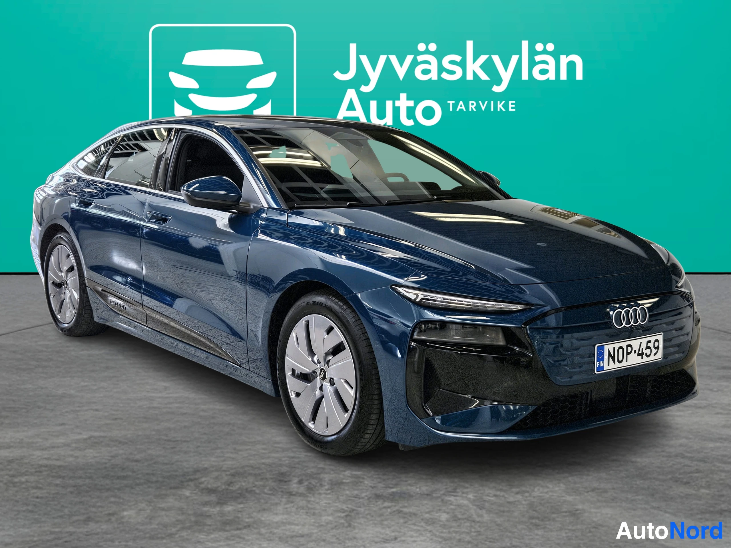 Blå Audi A6 e-tron 2026, snett framifrån, fronten åt höger, bild 8