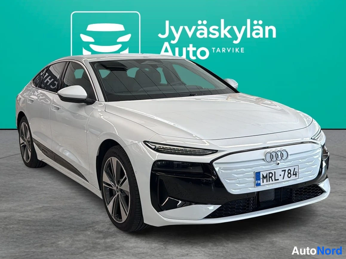 Valkoinen Audi A6 e-tron 2025, etuviisto, keula oikealle, kuva 2