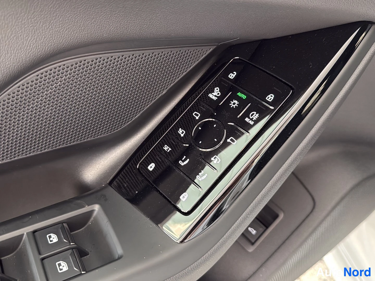 Valkoinen Audi A6 e-tron 2025, yksityiskohta, kuva 16