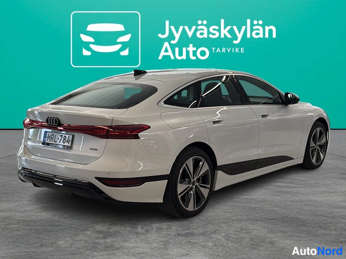 Valkoinen Audi A6 e-tron 2025, takaviisto, kuva 4