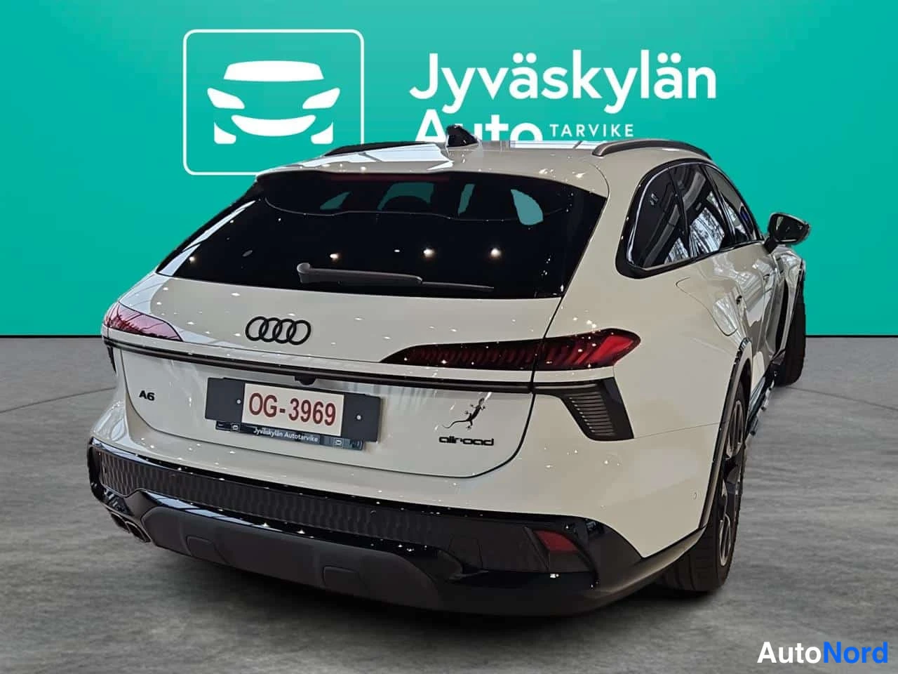 Valkoinen Audi A6 allroad quattro 2026, takaviisto, kuva 5