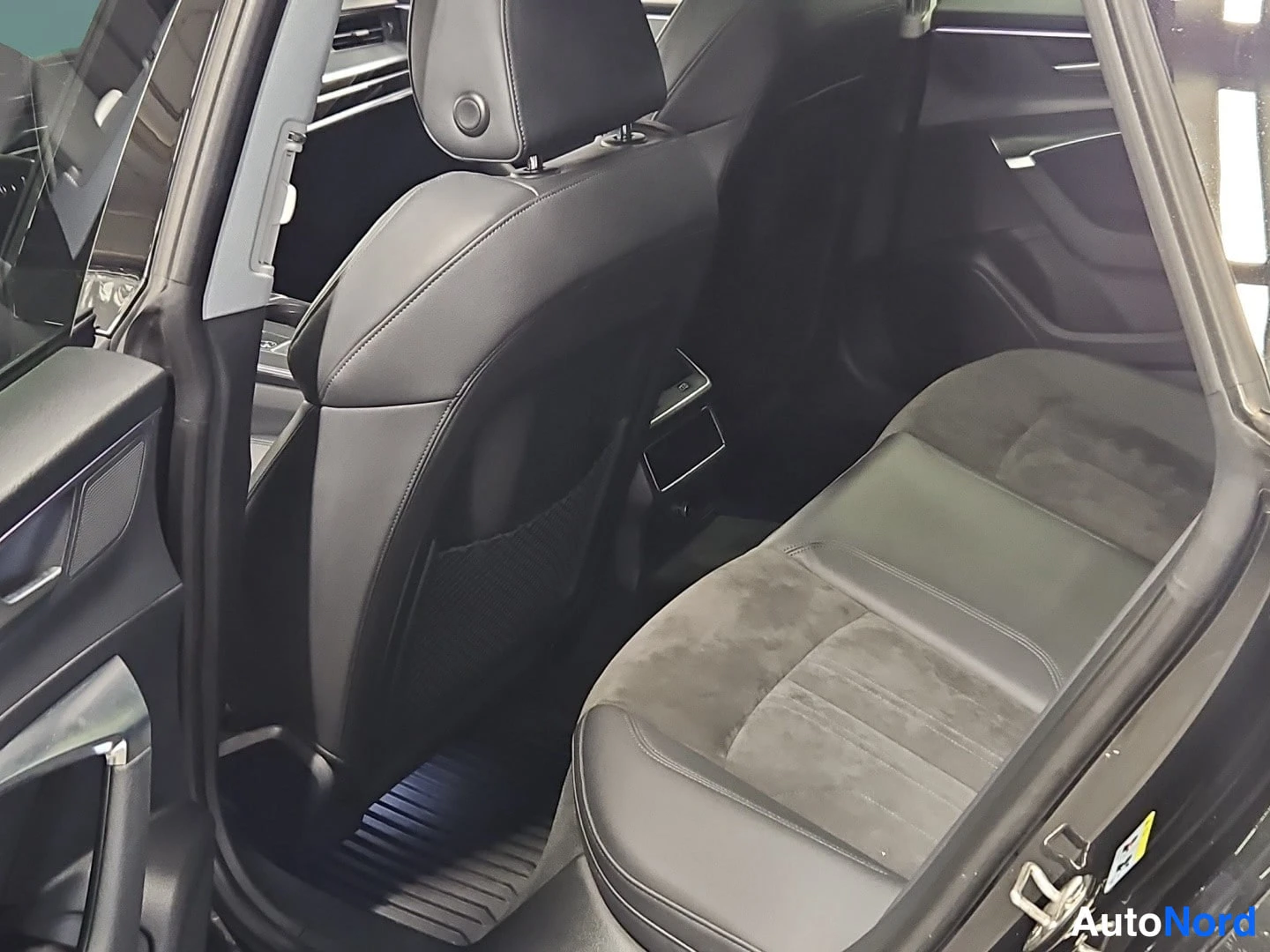 Harmaa Audi A7 2021, takaistuimet, kuva 18