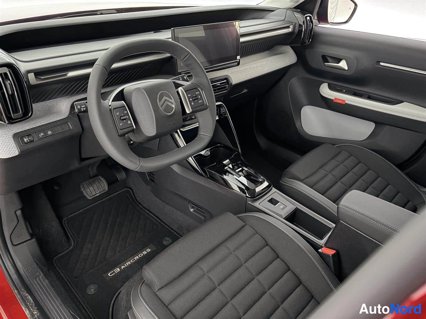 Punainen Citroen C3 Aircross 2026, ohjaamo, kuva 13