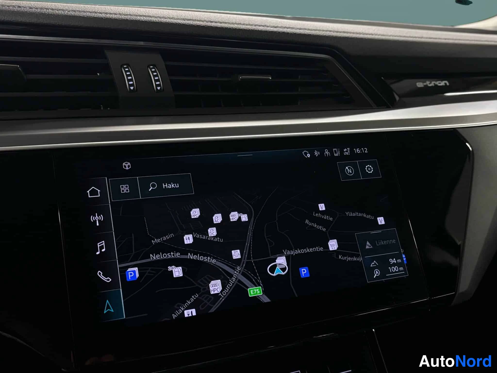 Valkoinen Audi e-tron 2022, yksityiskohta, kuva 37
