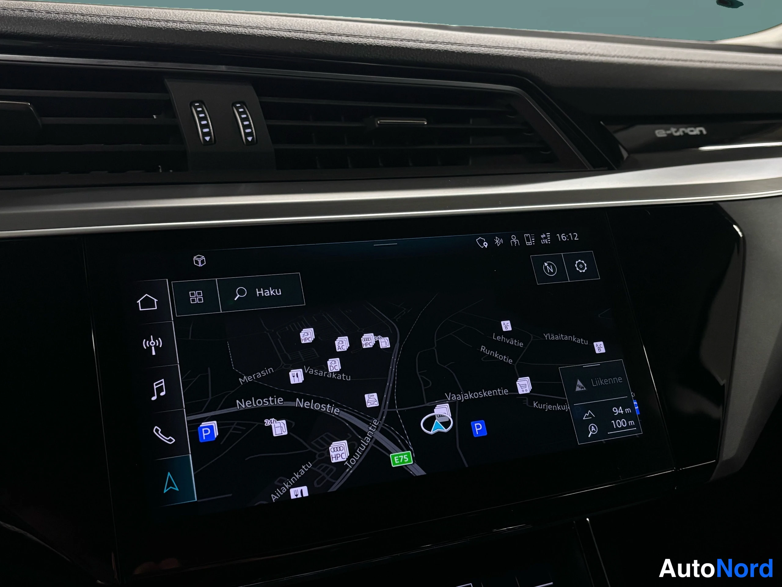 Valkoinen Audi e-tron 2022, yksityiskohta, kuva 38
