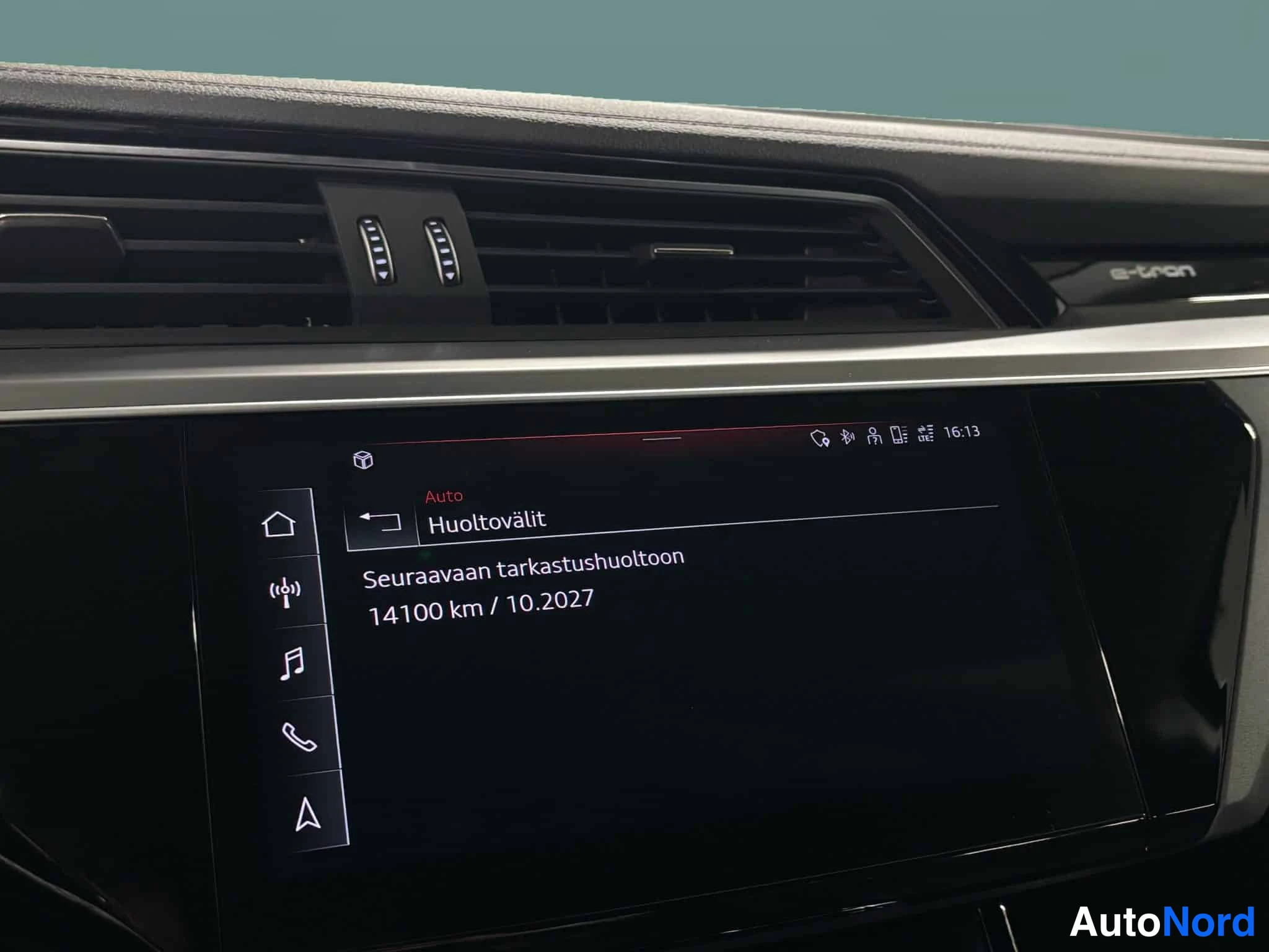Valkoinen Audi e-tron 2022, yksityiskohta, kuva 33