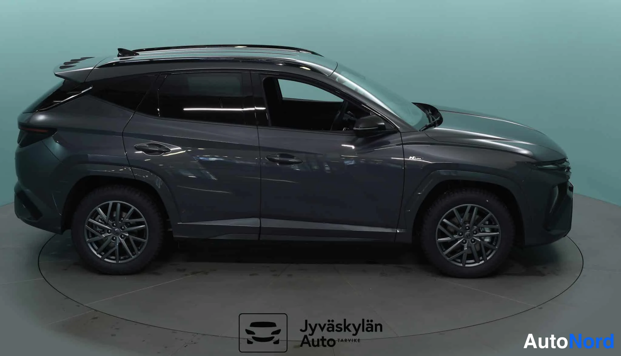 Harmaa Hyundai Tucson 2026, etuviisto, keula oikealle, kuva 5