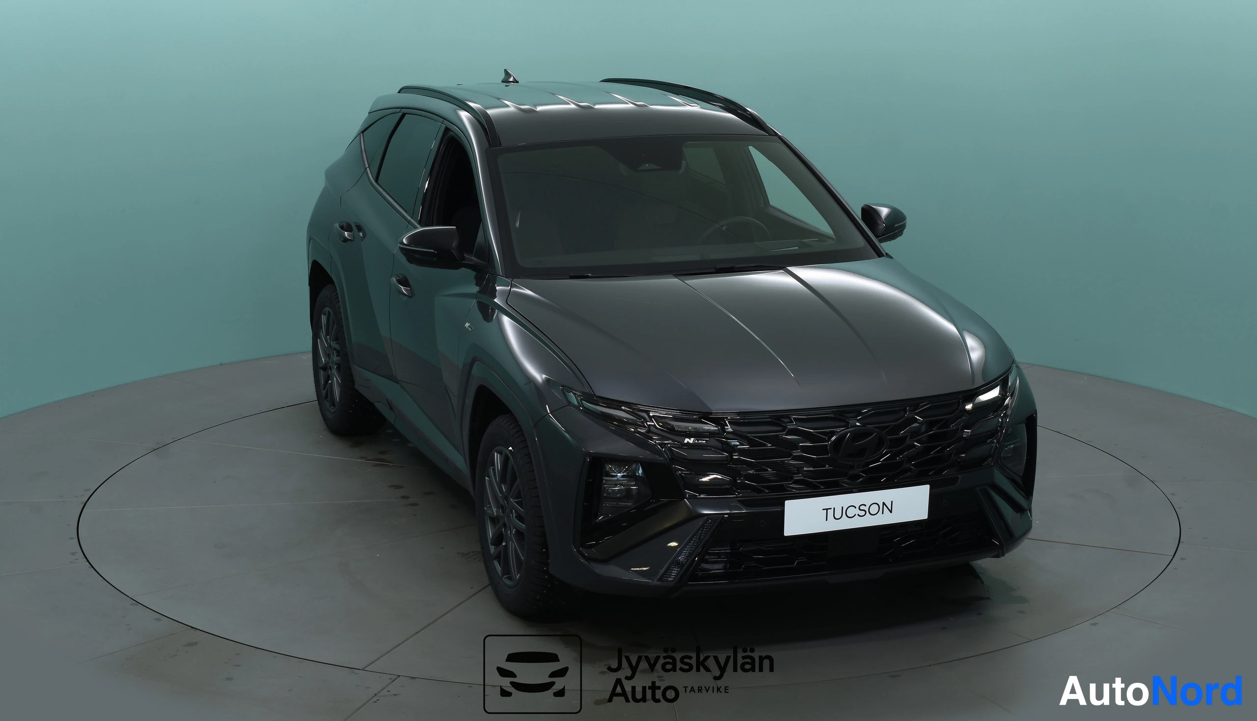 Harmaa Hyundai Tucson 2026, etuviisto, keula oikealle, kuva 8