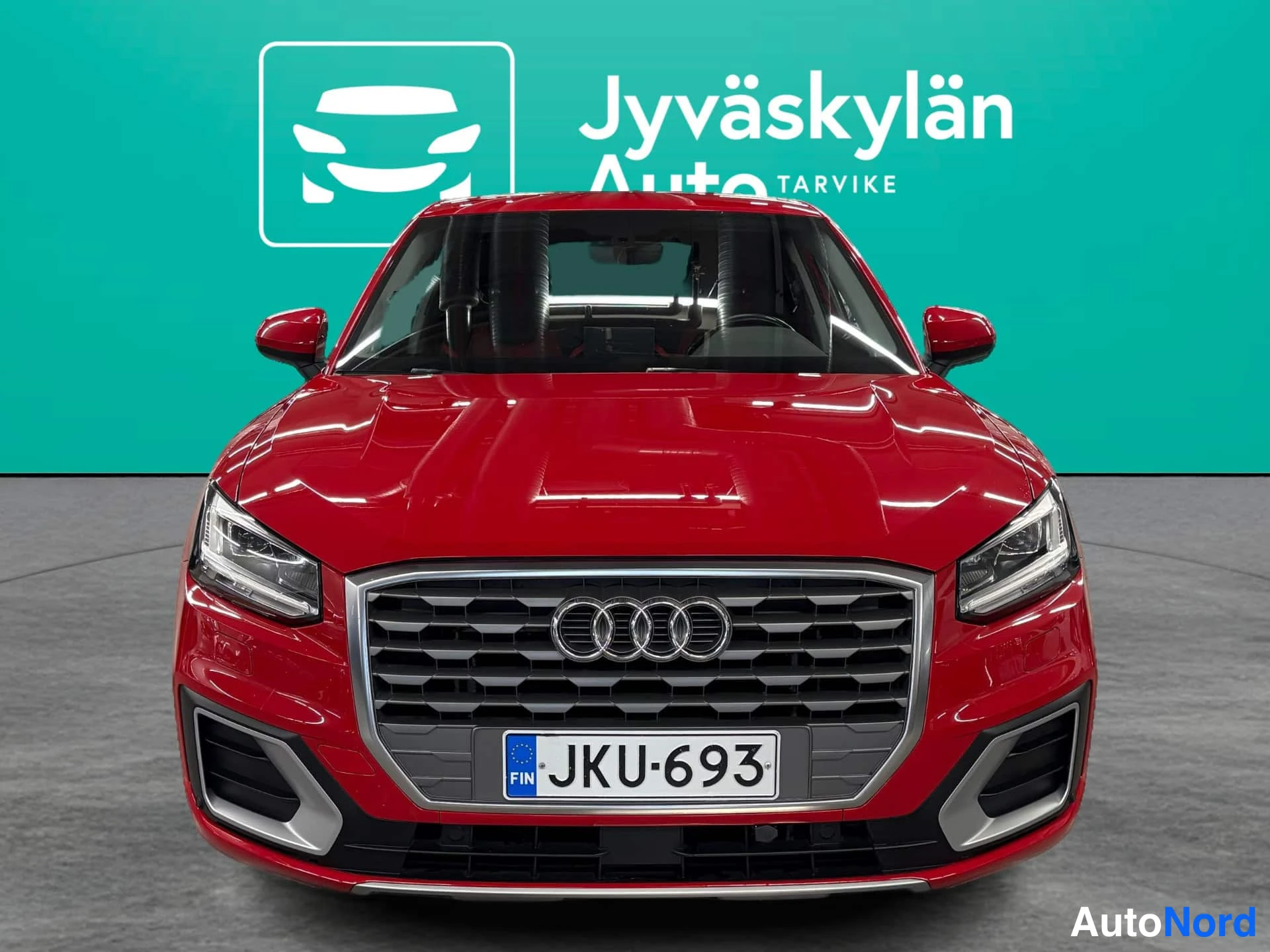 Röd Audi Q2 2018, framifrån, bild 3