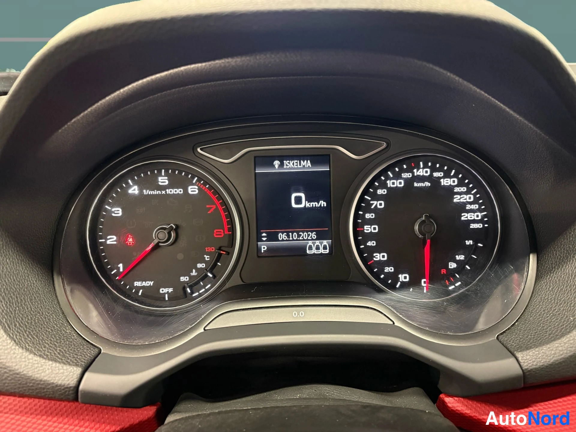 Röd Audi Q2 2018, detalj, bild 15