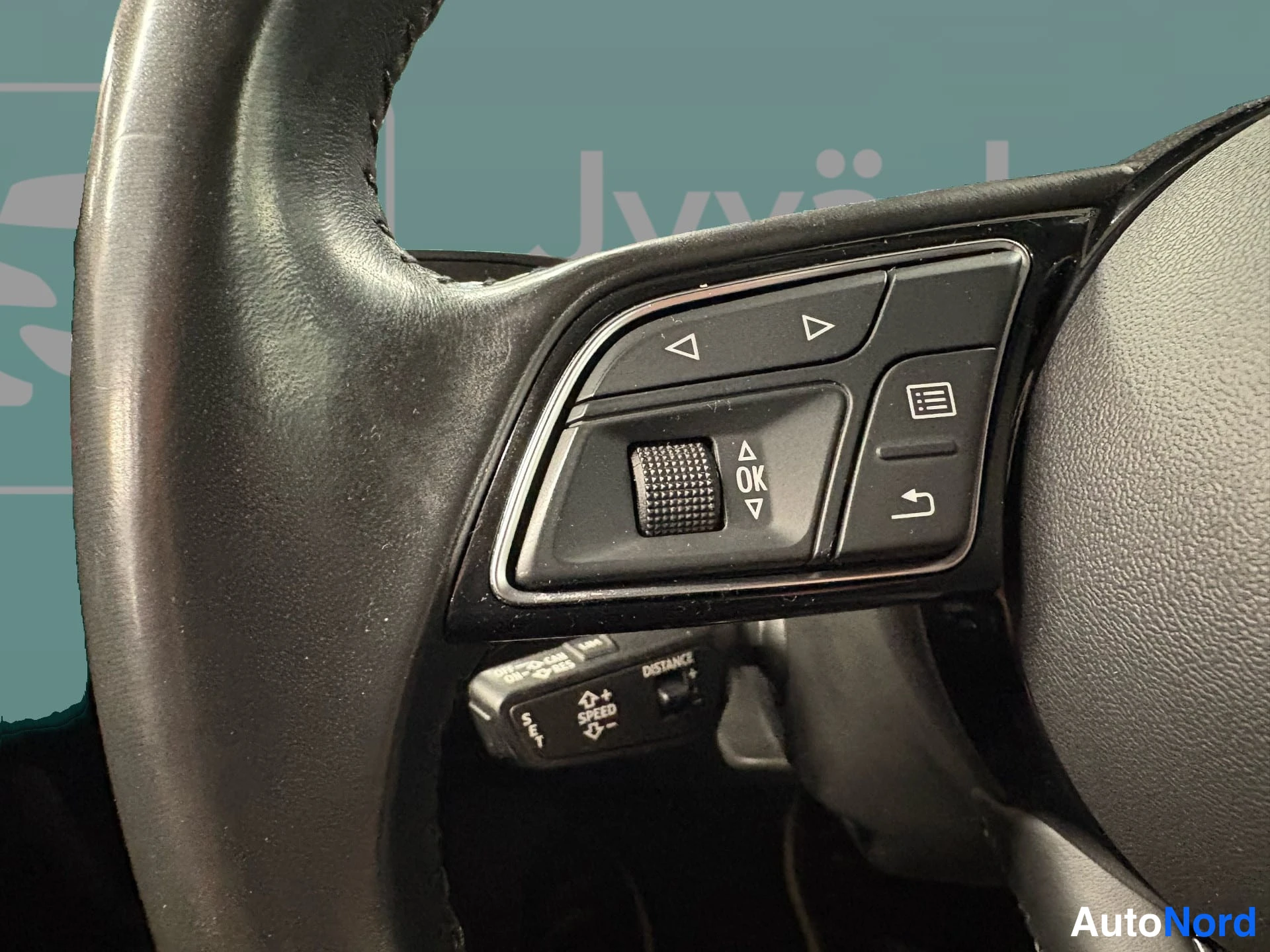 Röd Audi Q2 2018, detalj, bild 16