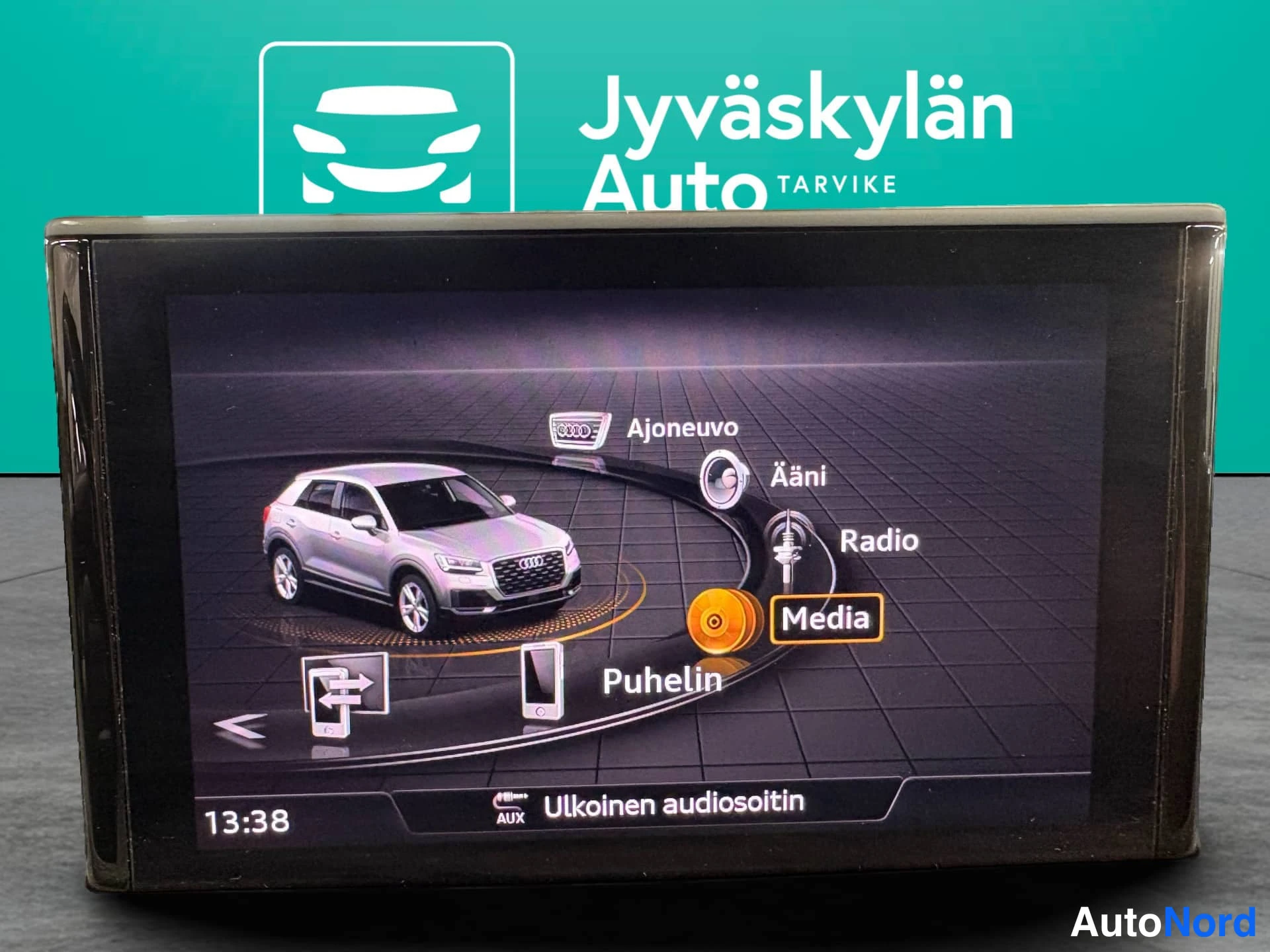 Röd Audi Q2 2018, detalj, bild 18