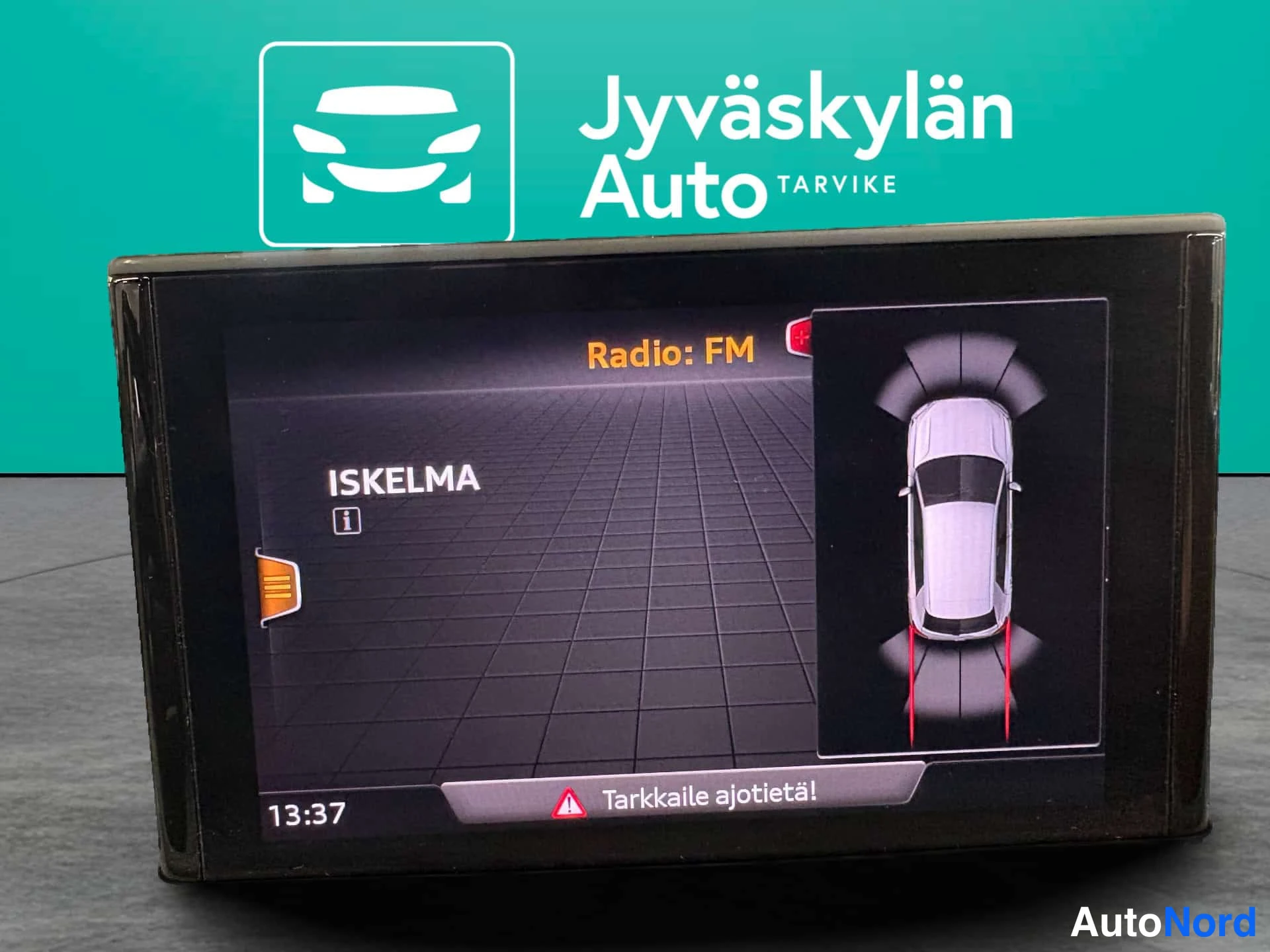 Röd Audi Q2 2018, detalj, bild 13