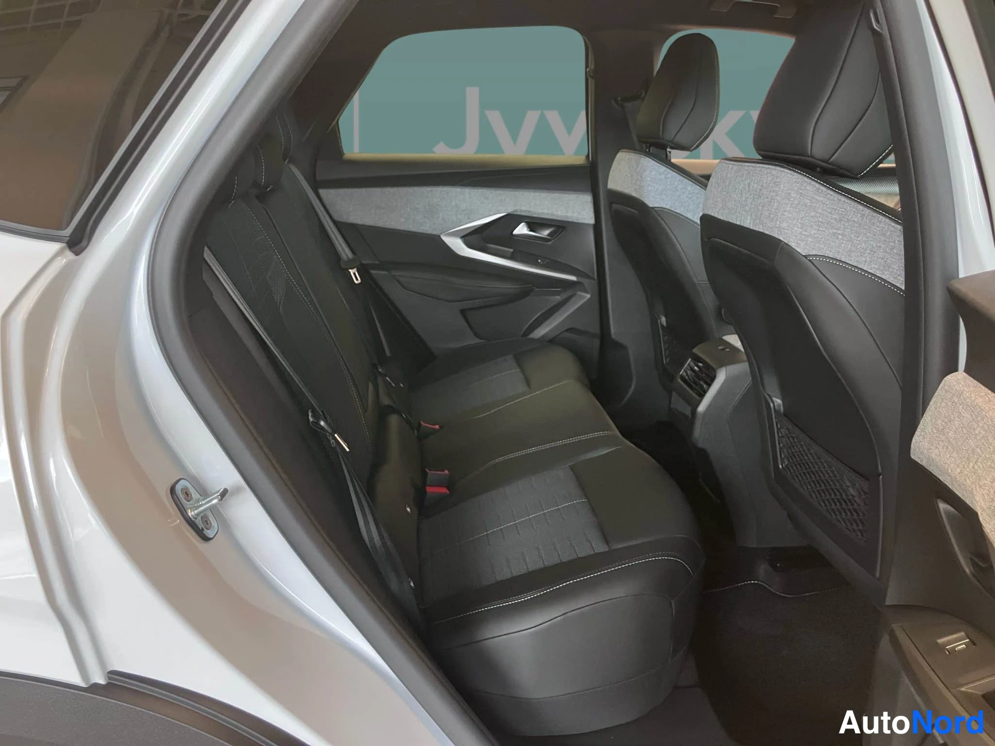 Valkoinen Peugeot 3008 2026, takaistuimet, kuva 19