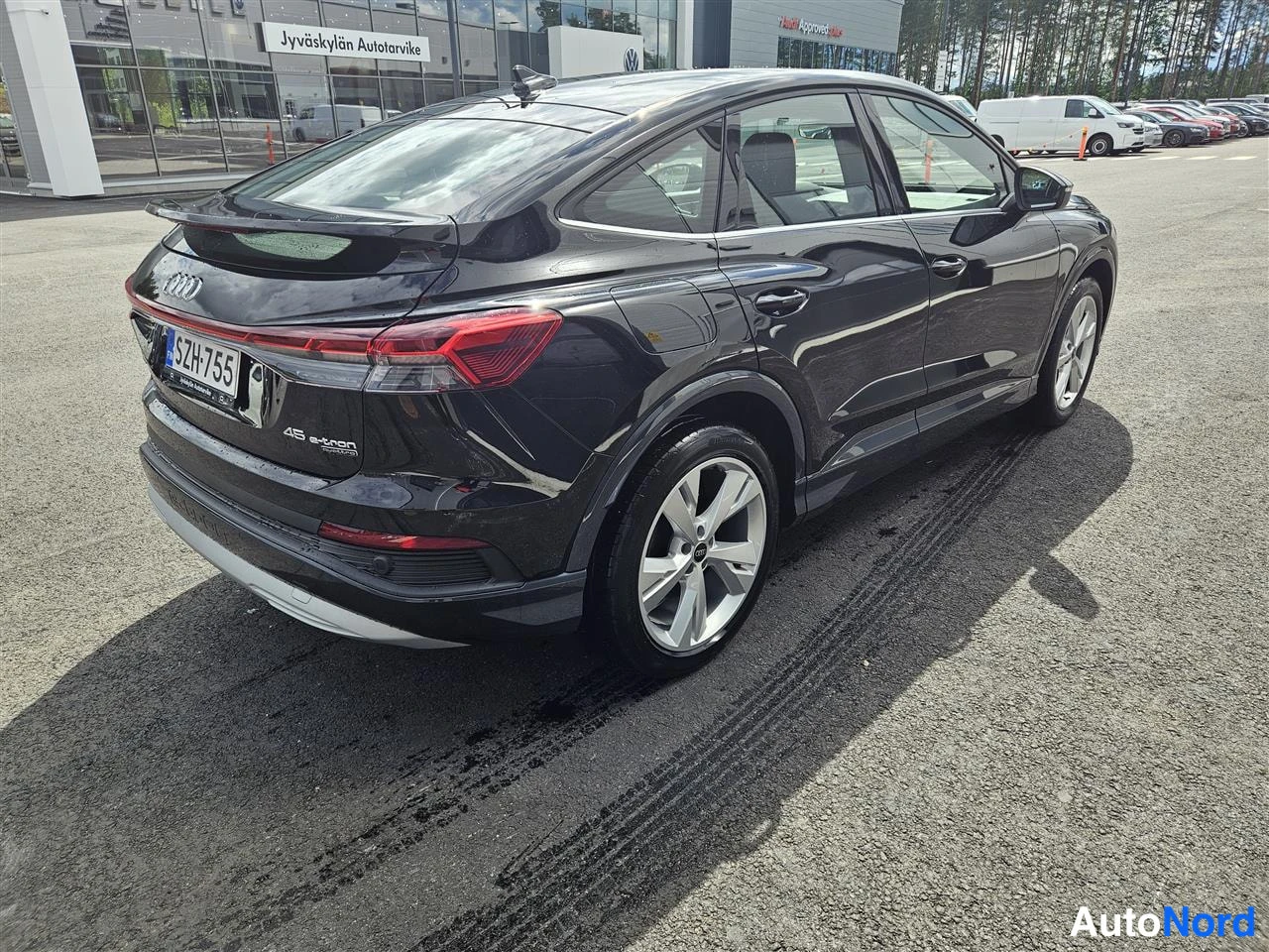 Musta Audi Q4 e-tron 2025, takaviisto, kuva 6