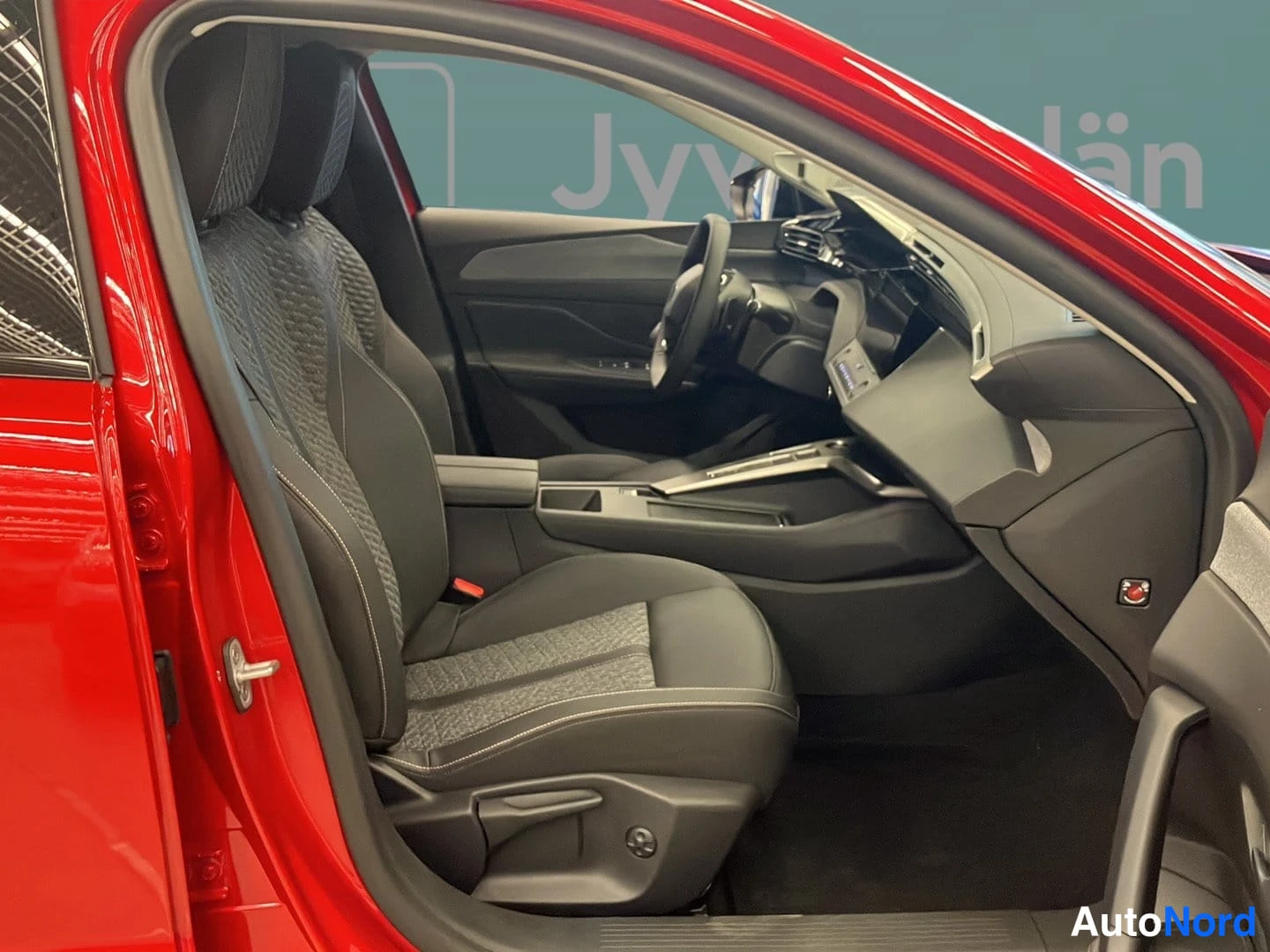 Punainen Peugeot 408 2026, etuistuimet, kuva 7