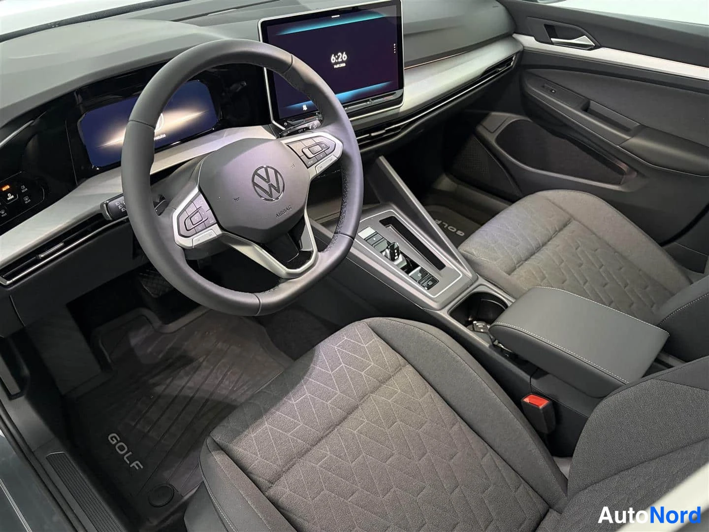 Harmaa Volkswagen Golf 2026, ohjaamo, kuva 17
