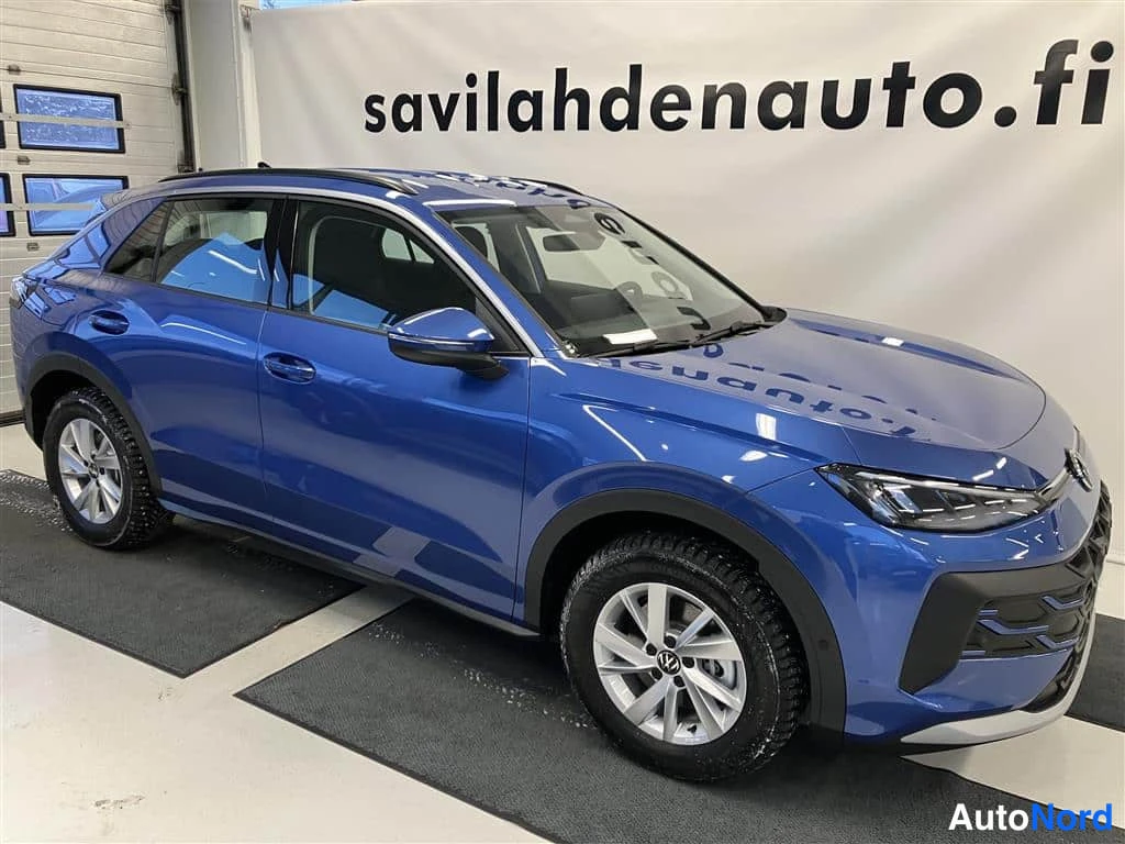 Sininen Volkswagen T-Roc 2026, etuviisto, keula oikealle, kuva 2