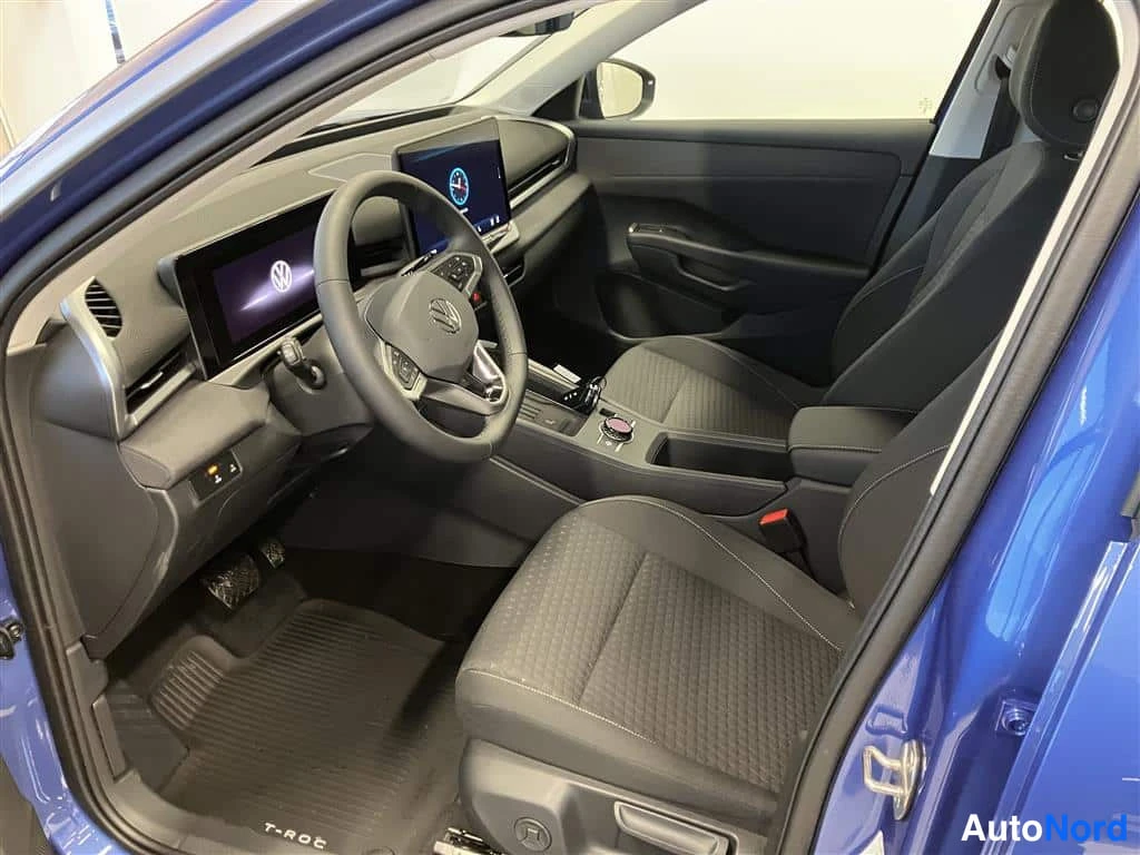 Sininen Volkswagen T-Roc 2026, ohjaamo, kuva 7