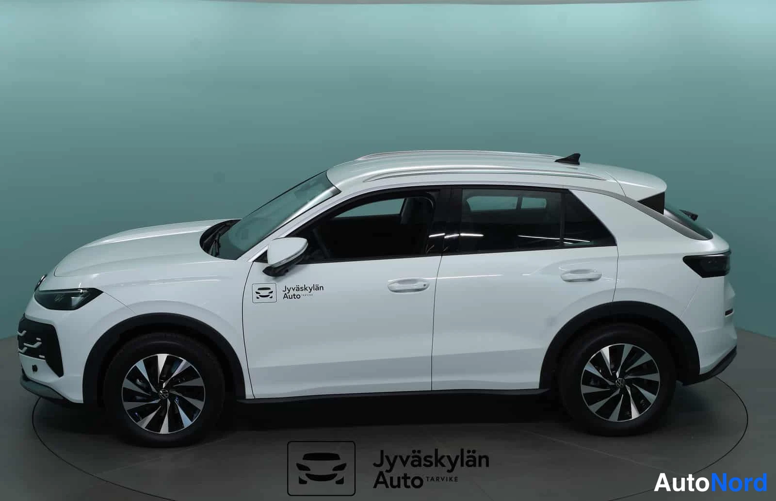 Valkoinen Volkswagen T-Roc 2026, etuviisto, keula vasemmalle, kuva 2