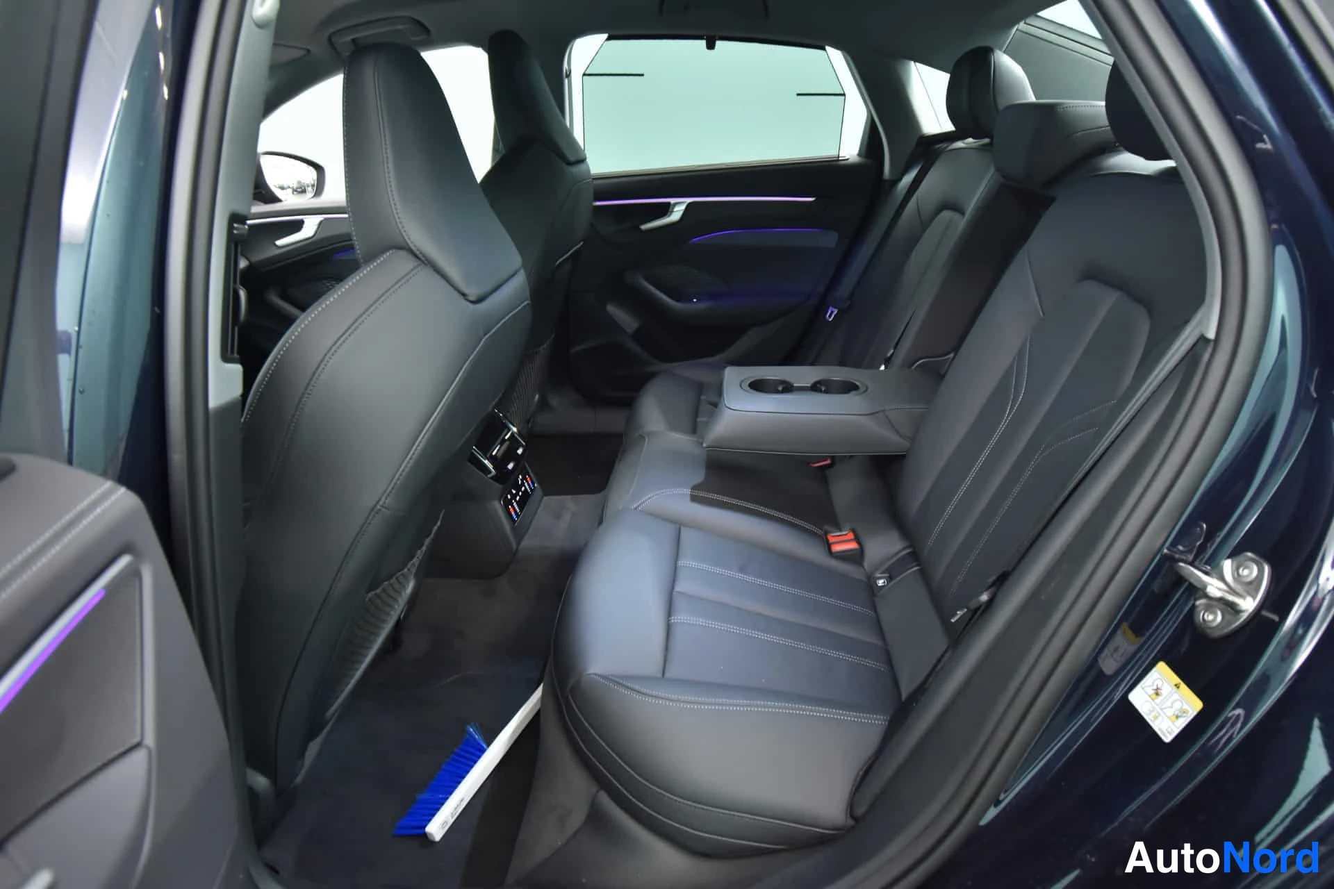 Sininen Audi A6 2026, takaistuimet, kuva 23