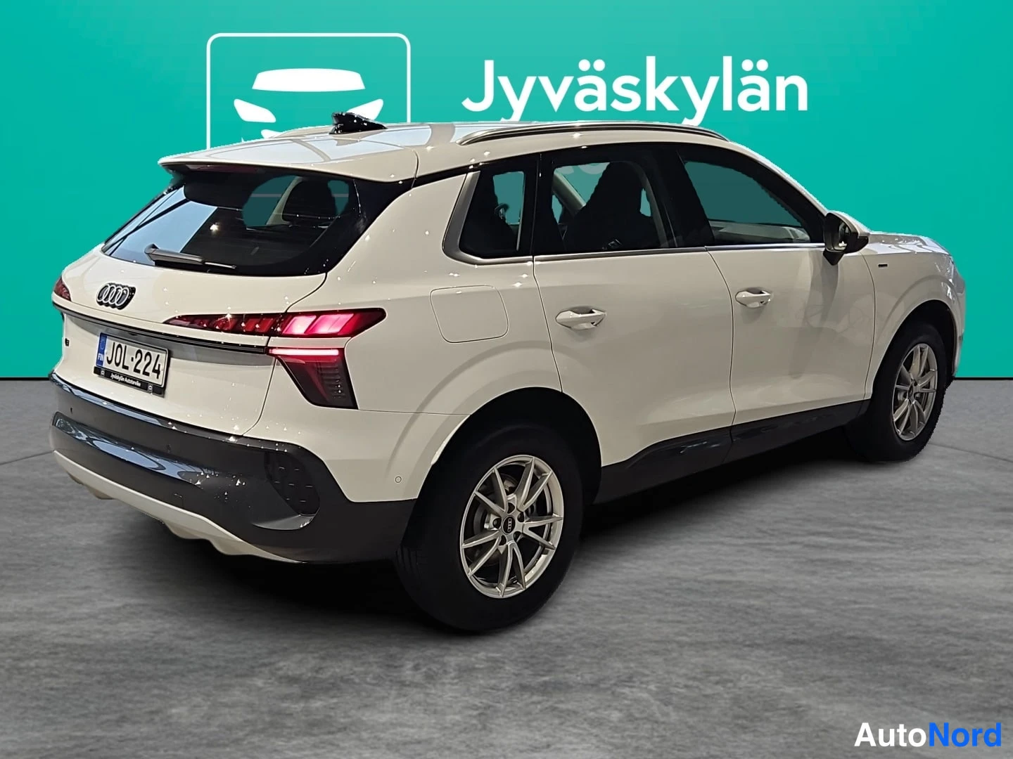 Valkoinen Audi Q3 2026, takaviisto, kuva 4