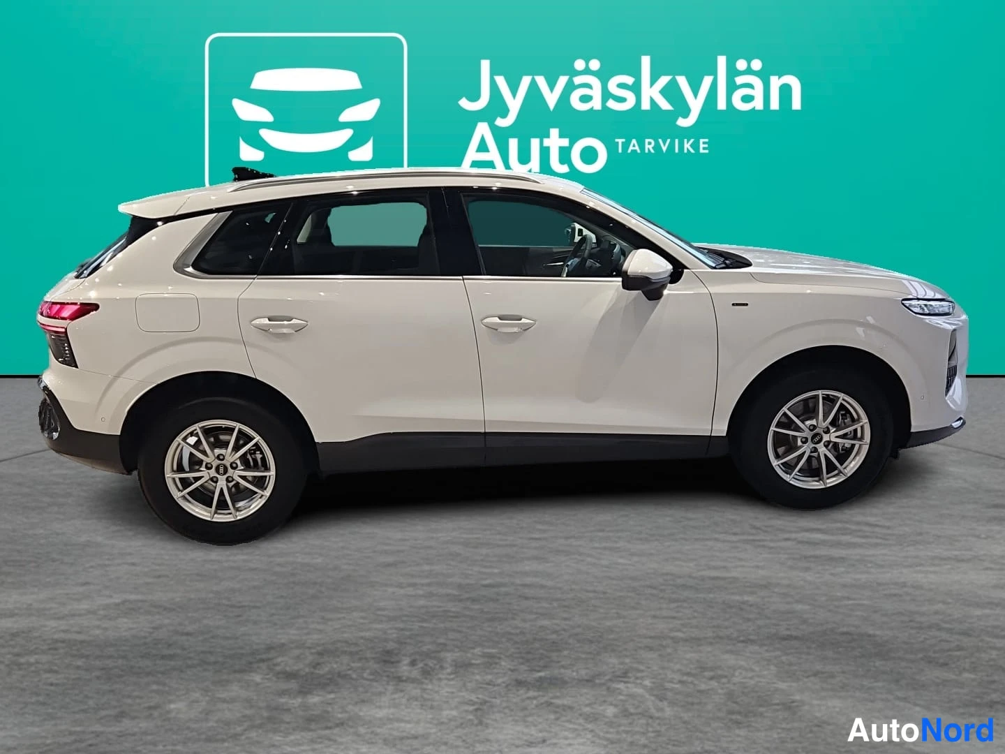 Valkoinen Audi Q3 2026, sivulta, kuva 2