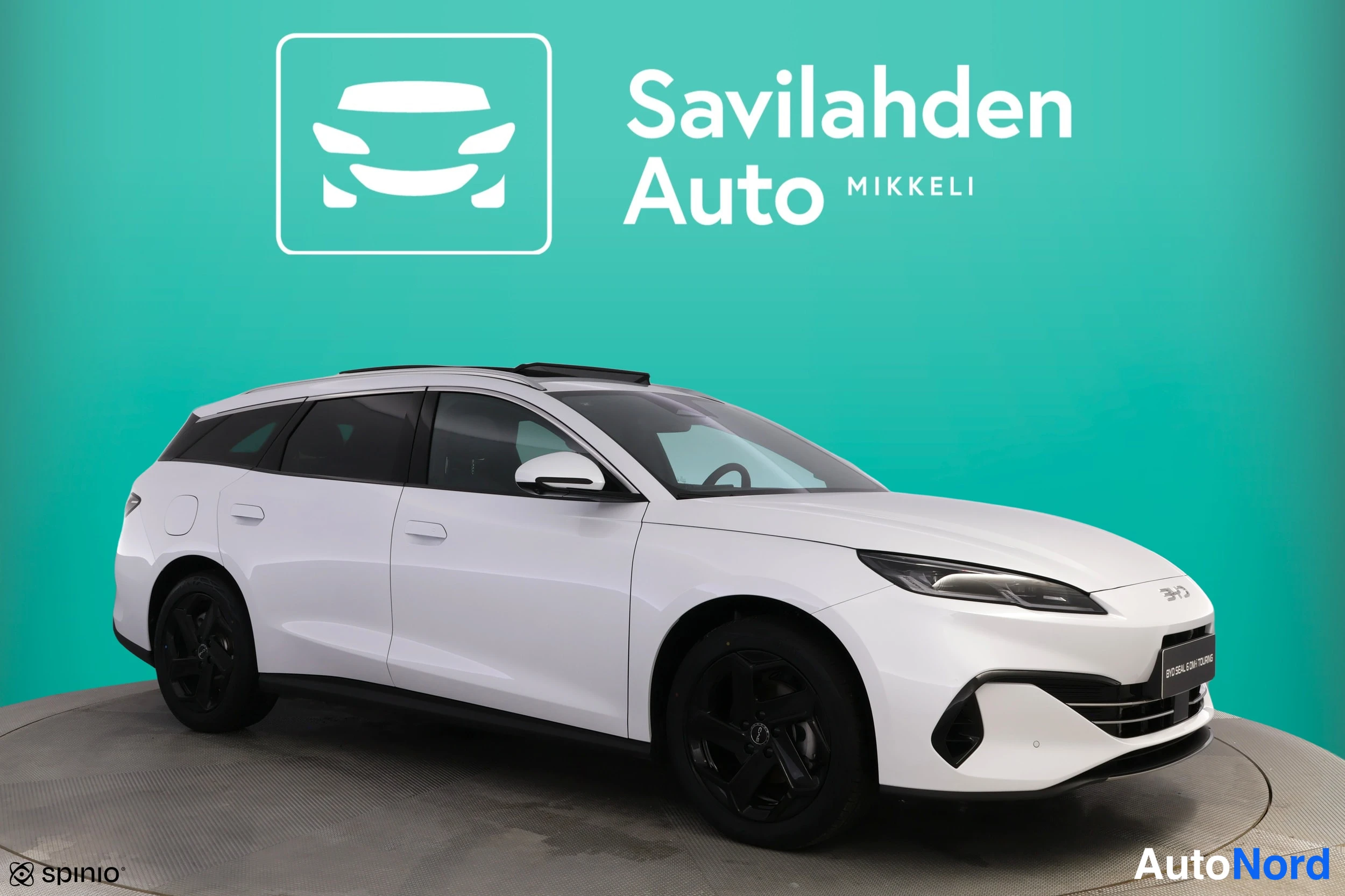 Valkoinen BYD Seal 2025, etuviisto, keula oikealle, kuva 4