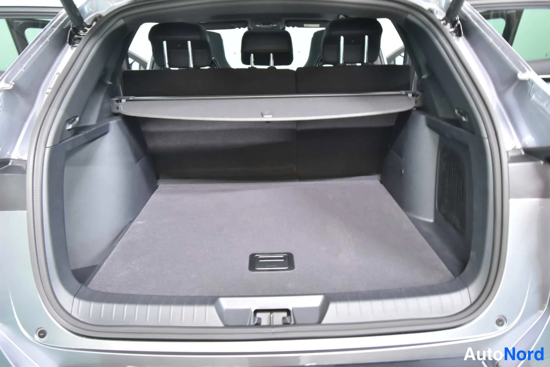 Harmaa BYD Seal U DM-i 2026, tavaratila, kuva 19